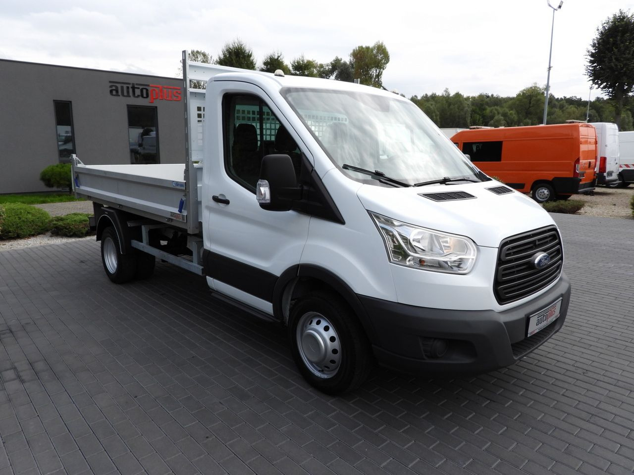 FORD TRANSIT TIPPER TWIN WHEELS  155HP - Utilitaire benne: photos 4 FORD TRANSIT TIPPER TWIN WHEELS  155HP - Utilitaire benne: photos 4