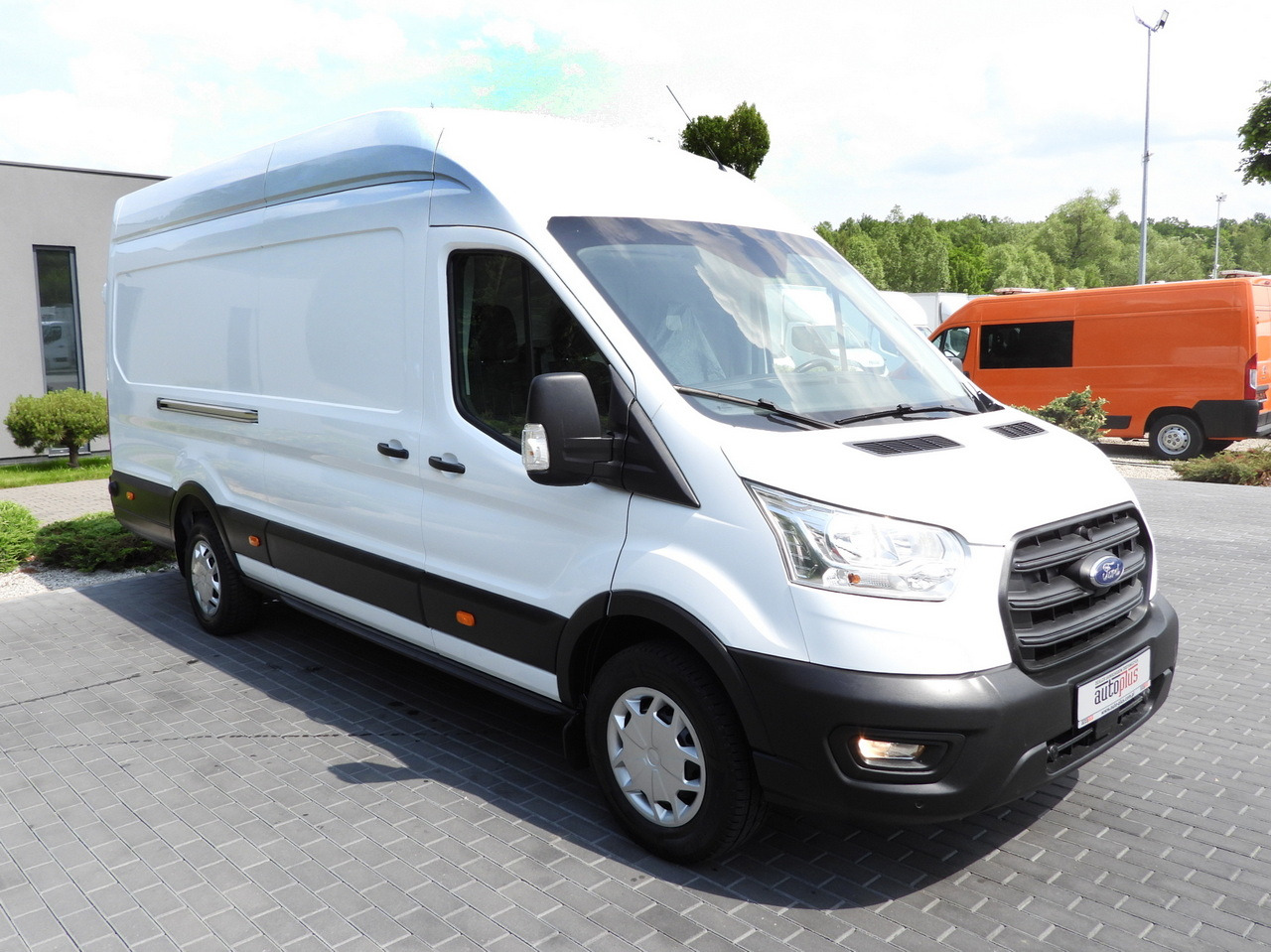 FORD TRANSIT  VAN CRUISE CONTROL LED LIGHTS AIR CONDITIONING  130HP - Fourgon utilitaire: photos 4 FORD TRANSIT  VAN CRUISE CONTROL LED LIGHTS AIR CONDITIONING  130HP - Fourgon utilitaire: photos 4