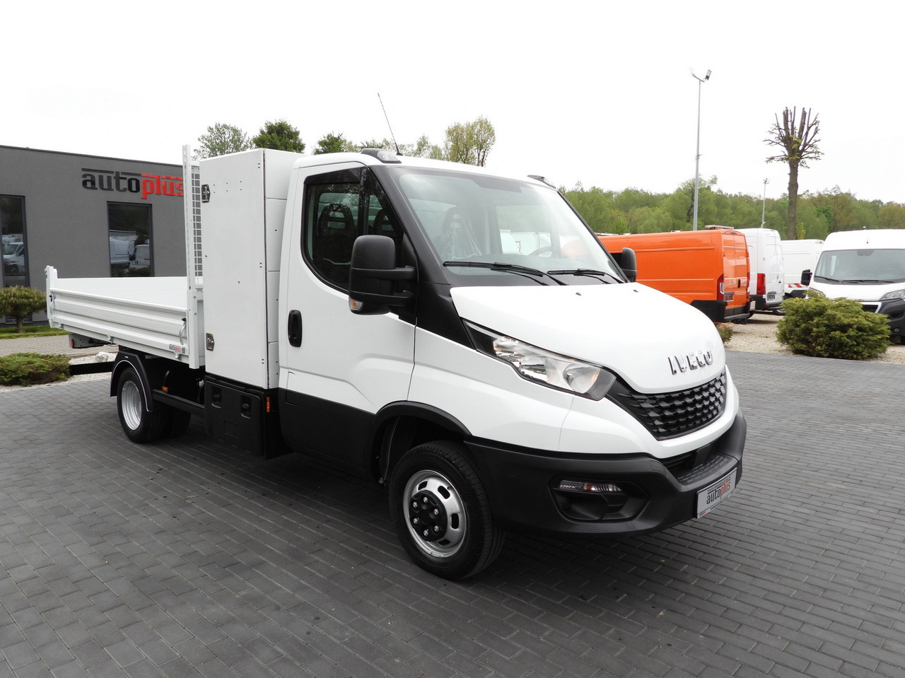 IVECO DAILY 35C14 TIPPER CRUISE CONTROL TWIN WHEELS 140HP - Utilitaire benne: photos 4 IVECO DAILY 35C14 TIPPER CRUISE CONTROL TWIN WHEELS 140HP - Utilitaire benne: photos 4