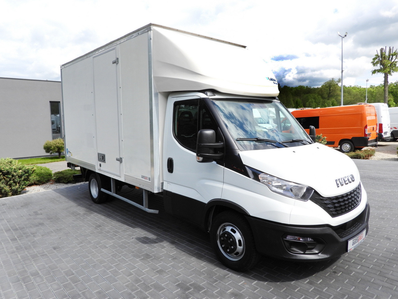 IVECO DAILY 35C16 BOX LIFT 8 PALLETS CRUISE CONTROL TWIN WHEELS AIR CONDITIONING  160HP - Fourgon grand volume: photos 4 IVECO DAILY 35C16 BOX LIFT 8 PALLETS CRUISE CONTROL TWIN WHEELS AIR CONDITIONING  160HP - Fourgon grand volume: photos 4