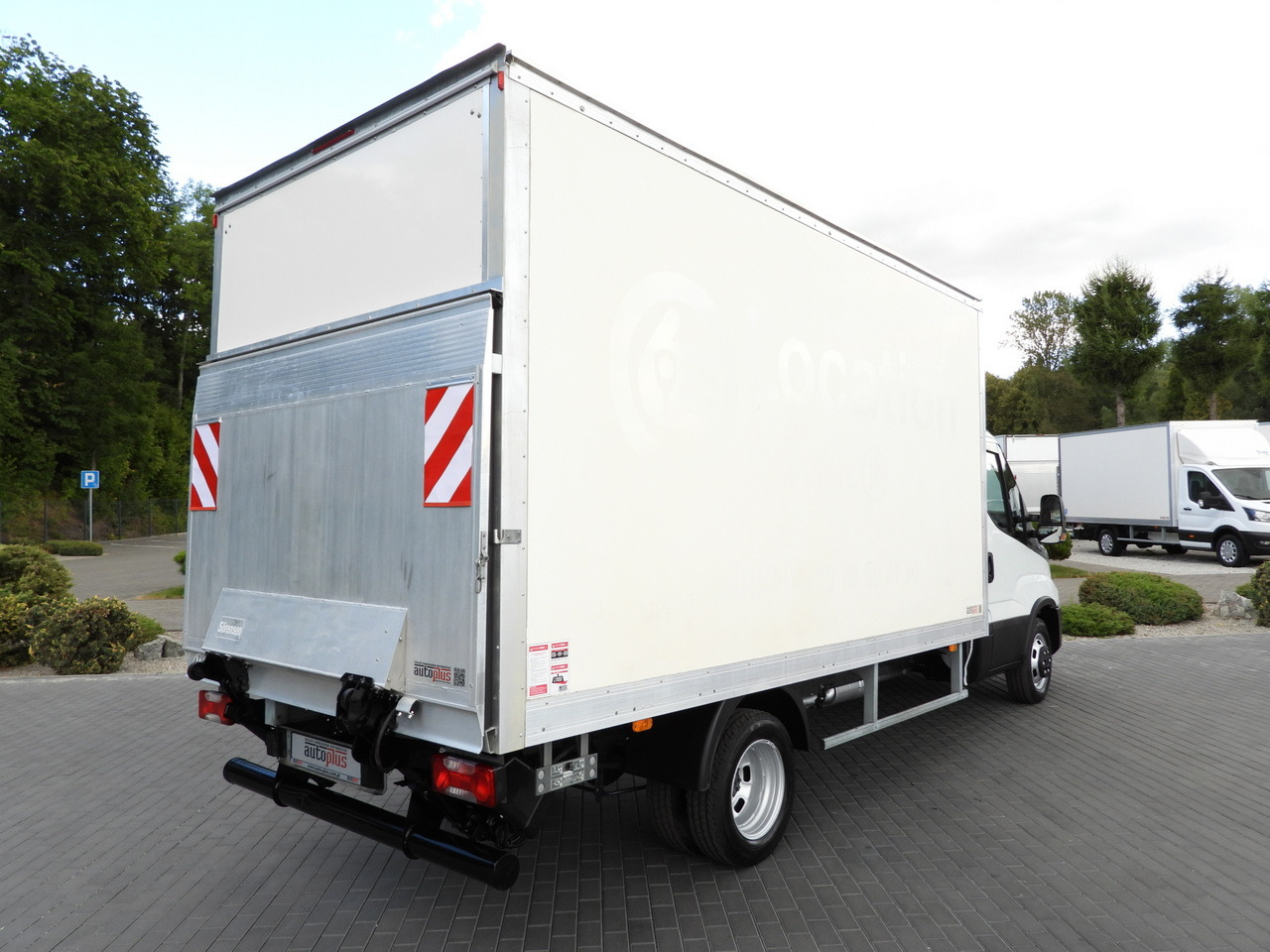IVECO DAILY 35C16 BOX LIFT 8 PALLETS CRUISE CONTROL TWIN WHEELS AIR CONDITIONING 160HP - Fourgon grand volume: photos 3 IVECO DAILY 35C16 BOX LIFT 8 PALLETS CRUISE CONTROL TWIN WHEELS AIR CONDITIONING 160HP - Fourgon grand volume: photos 3