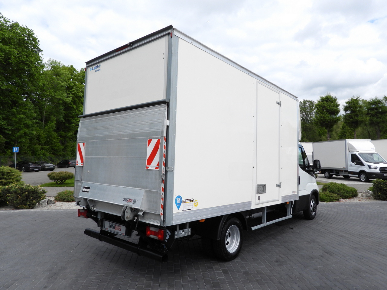 IVECO DAILY 35C16 BOX LIFT 8 PALLETS CRUISE CONTROL TWIN WHEELS AIR CONDITIONING  160HP - Fourgon grand volume: photos 3 IVECO DAILY 35C16 BOX LIFT 8 PALLETS CRUISE CONTROL TWIN WHEELS AIR CONDITIONING  160HP - Fourgon grand volume: photos 3