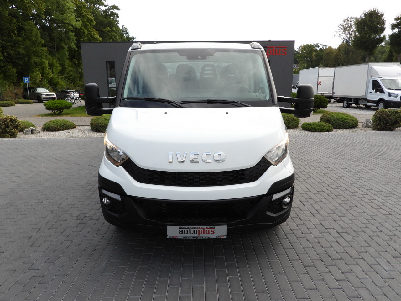 IVECO DAILY 35C17 STAKE BODY DOUBLE CABIN DOKA 7 SEATS CRUISE CONTROL TWIN WHEELS AIR CONDITIONING 170HP - Utilitaire plateau: photos 5 IVECO DAILY 35C17 STAKE BODY DOUBLE CABIN DOKA 7 SEATS CRUISE CONTROL TWIN WHEELS AIR CONDITIONING 170HP - Utilitaire plateau: photos 5