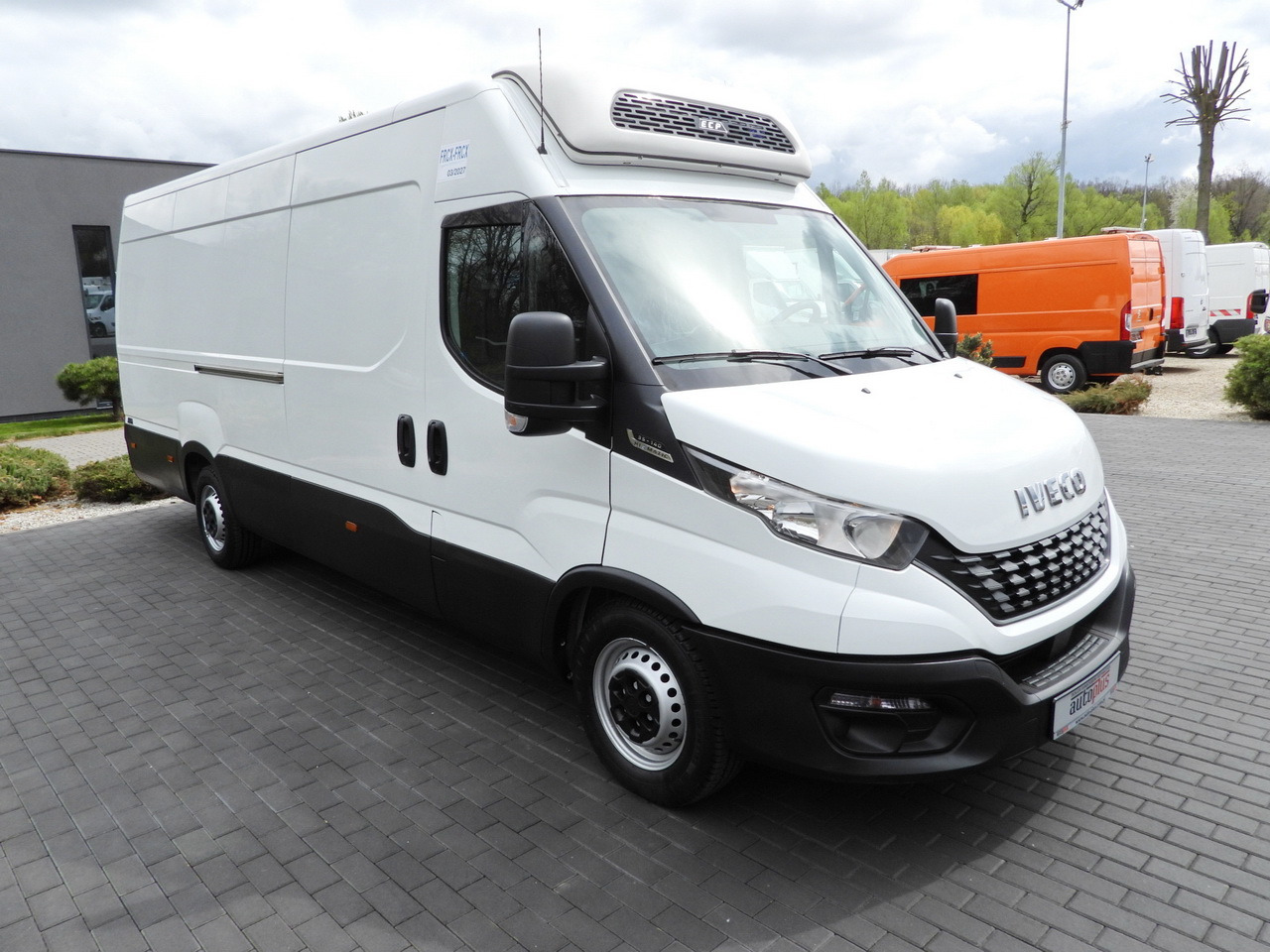IVECO DAILY 35S14 REFRIGERATOR VAN 0*C POWER SUPPLY 230V CRUISE CONTROL AUTOMATIC TRANSMISSION HI-MATIC AIR CONDITIONING 140HP - Utilitaire frigorifique: photos 4 IVECO DAILY 35S14 REFRIGERATOR VAN 0*C POWER SUPPLY 230V CRUISE CONTROL AUTOMATIC TRANSMISSION HI-MATIC AIR CONDITIONING 140HP - Utilitaire frigorifique: photos 4