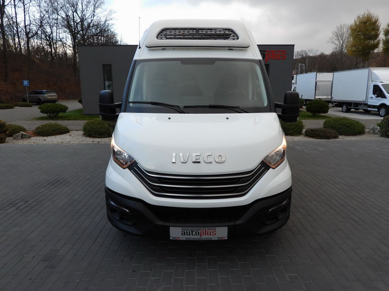 IVECO DAILY 35S14 REFRIGERATOR VAN 0*C POWER SUPPLY 230V NAVIGATION AUTOMATIC TRANSMISSION AIR CONDITIONING 140HP - Utilitaire frigorifique: photos 5 IVECO DAILY 35S14 REFRIGERATOR VAN 0*C POWER SUPPLY 230V NAVIGATION AUTOMATIC TRANSMISSION AIR CONDITIONING 140HP - Utilitaire frigorifique: photos 5