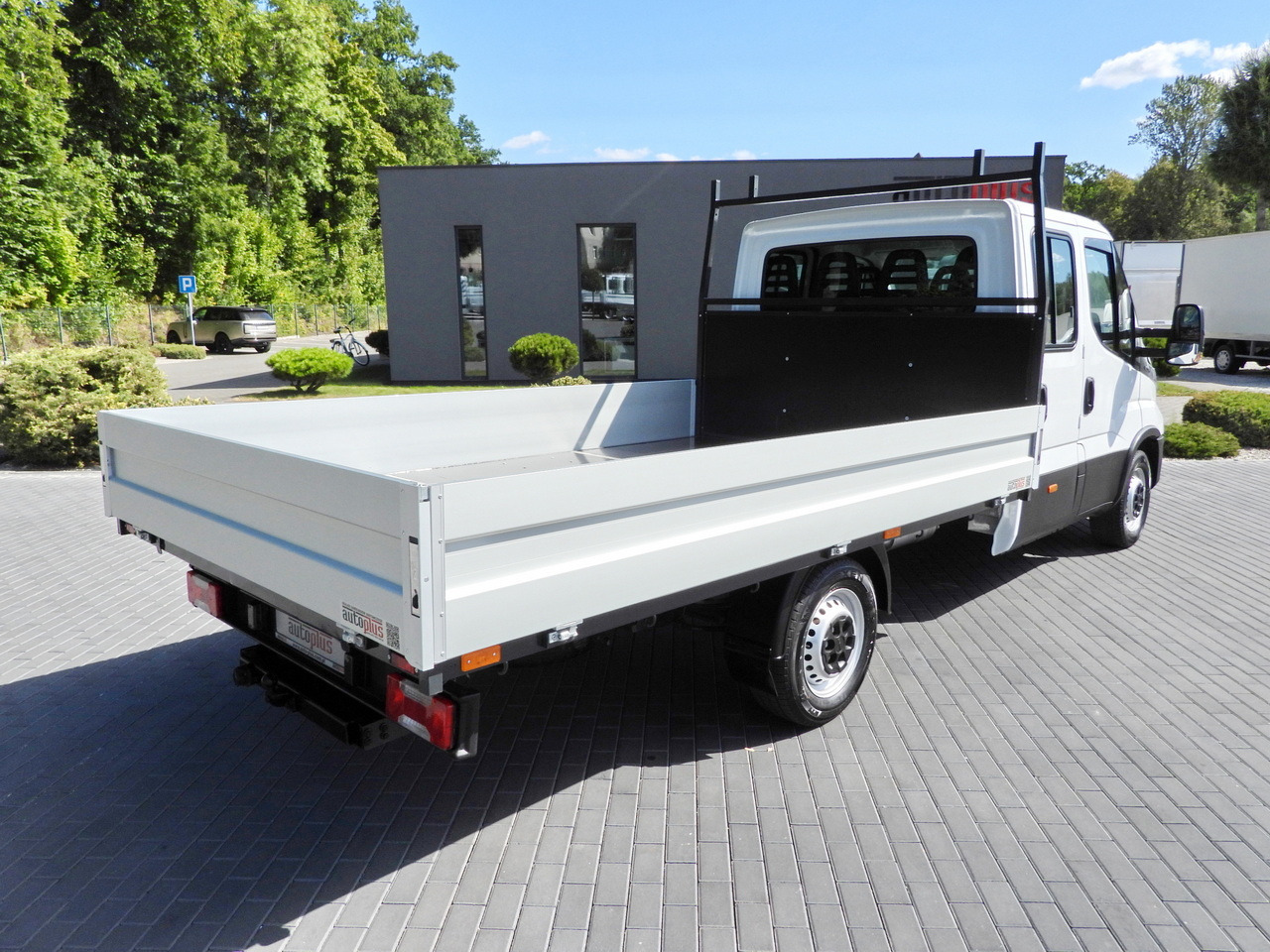 IVECO DAILY 35S14 STAKE BODY DOUBLE CABIN DOKA 7 SEATS CRUISE CONTROL AIR CONDITIONING 135HP - Utilitaire plateau: photos 3 IVECO DAILY 35S14 STAKE BODY DOUBLE CABIN DOKA 7 SEATS CRUISE CONTROL AIR CONDITIONING 135HP - Utilitaire plateau: photos 3