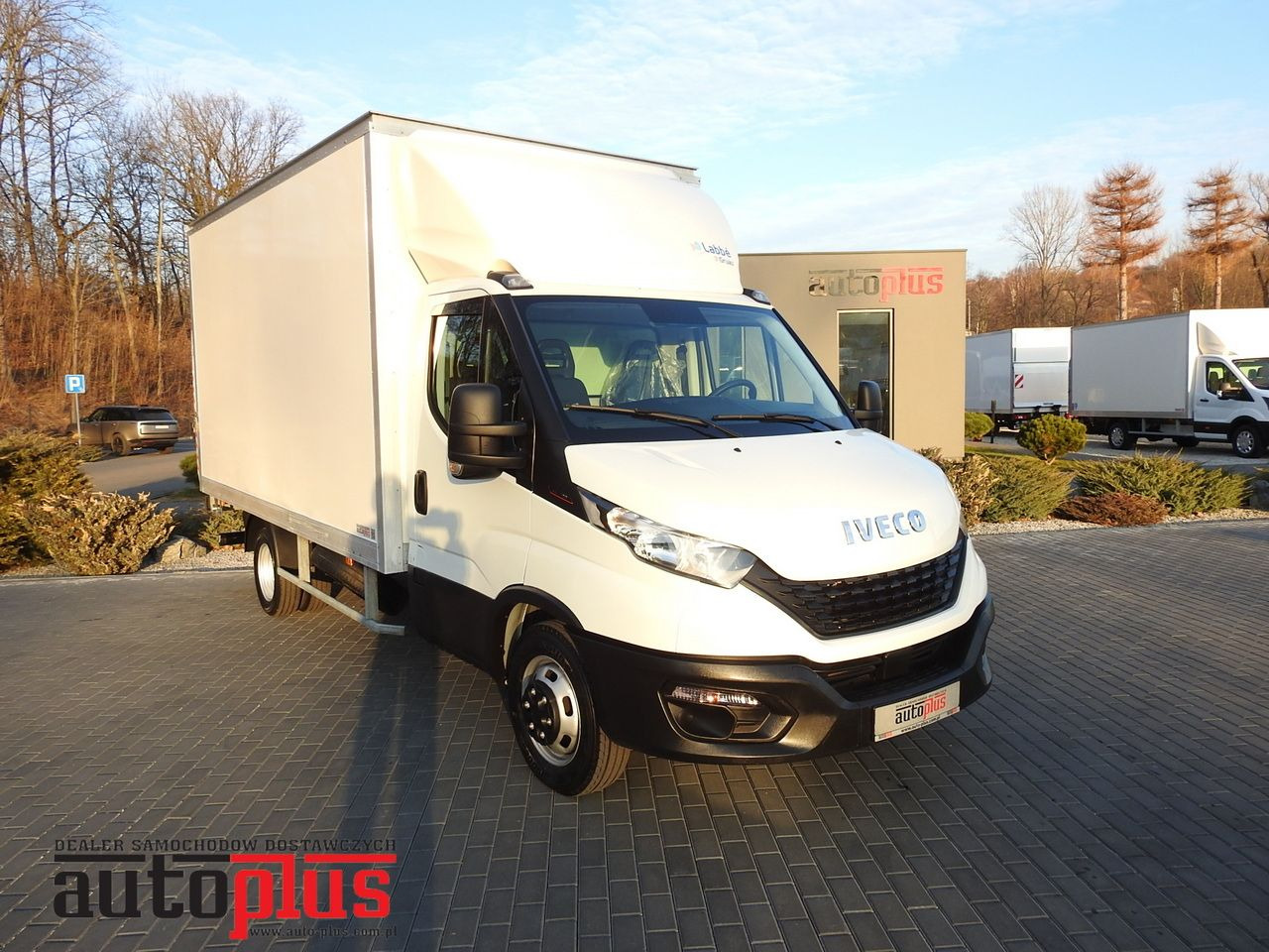 IVECO DAILY 35S16 BOX LIFT 8 PALLETS CRUISE CONTROL AIR CONDITIONING TWIN WHEELS  160HP - Fourgon grand volume: photos 1 IVECO DAILY 35S16 BOX LIFT 8 PALLETS CRUISE CONTROL AIR CONDITIONING TWIN WHEELS  160HP - Fourgon grand volume: photos 1