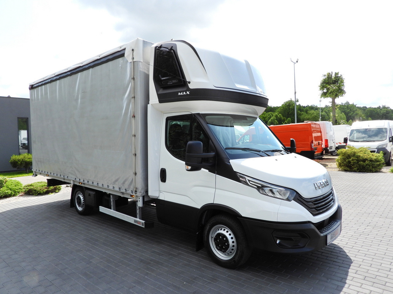 IVECO DAILY 35S18 TARPAULIN 10 PALLETS CRUISE CONTROL LED LIGHTS AIR CONDITIONING 180HP - Utilitaire rideaux coulissants (PLSC): photos 4 IVECO DAILY 35S18 TARPAULIN 10 PALLETS CRUISE CONTROL LED LIGHTS AIR CONDITIONING 180HP - Utilitaire rideaux coulissants (PLSC): photos 4