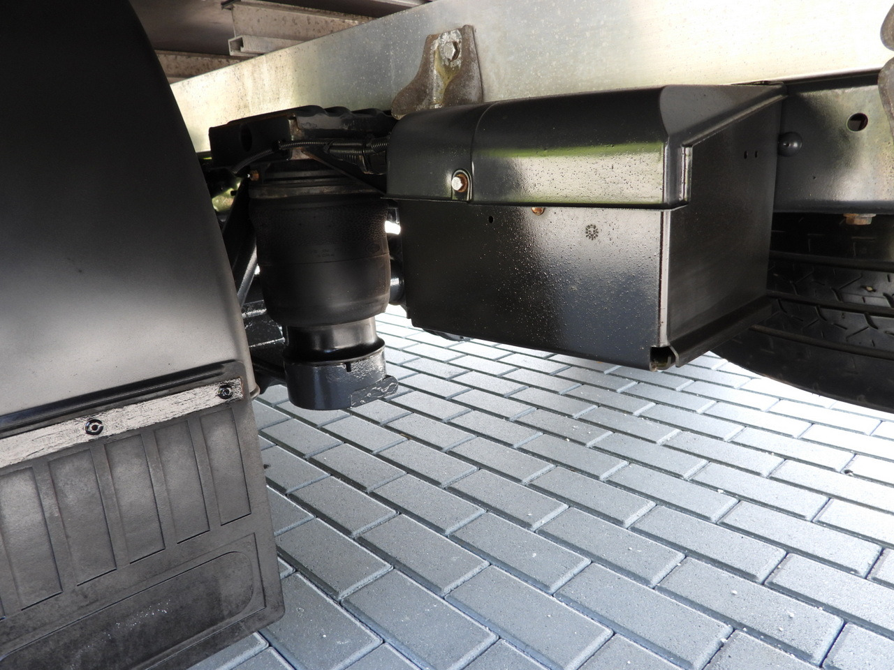 Utilitaire rideaux coulissants (PLSC) IVECO DAILY 35S18 TARPAULIN 10 PALLETS WEBASTO CRUISE CONTROL LED LIGHTS PNEUMATICS AIR CONDITIONING  180HP: photos 26