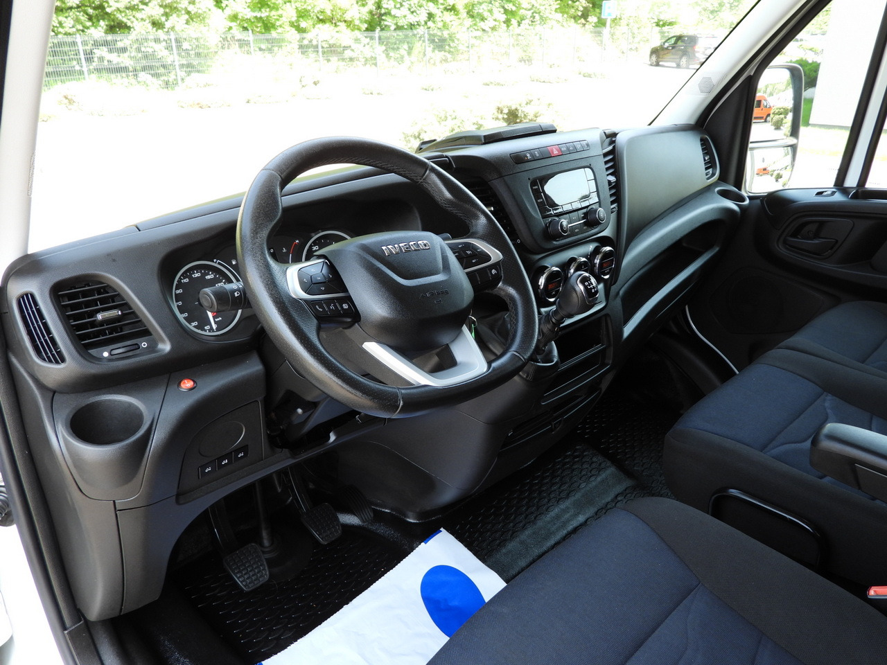 IVECO DAILY 35S18 TARPAULIN 10 PALLETS WEBASTO CRUISE CONTROL LED LIGHTS PNEUMATICS AIR CONDITIONING 180HP - Utilitaire rideaux coulissants (PLSC): photos 2 IVECO DAILY 35S18 TARPAULIN 10 PALLETS WEBASTO CRUISE CONTROL LED LIGHTS PNEUMATICS AIR CONDITIONING 180HP - Utilitaire rideaux coulissants (PLSC): photos 2