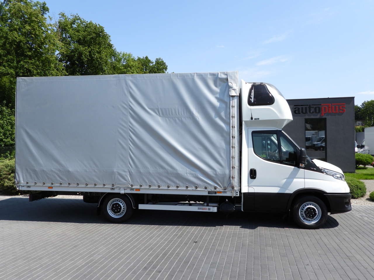 Utilitaire rideaux coulissants (PLSC) IVECO DAILY 35S18 TARPAULIN 10 PALLETS WEBASTO CRUISE CONTROL LED LIGHTS PNEUMATICS AIR CONDITIONING  180HP: photos 7
