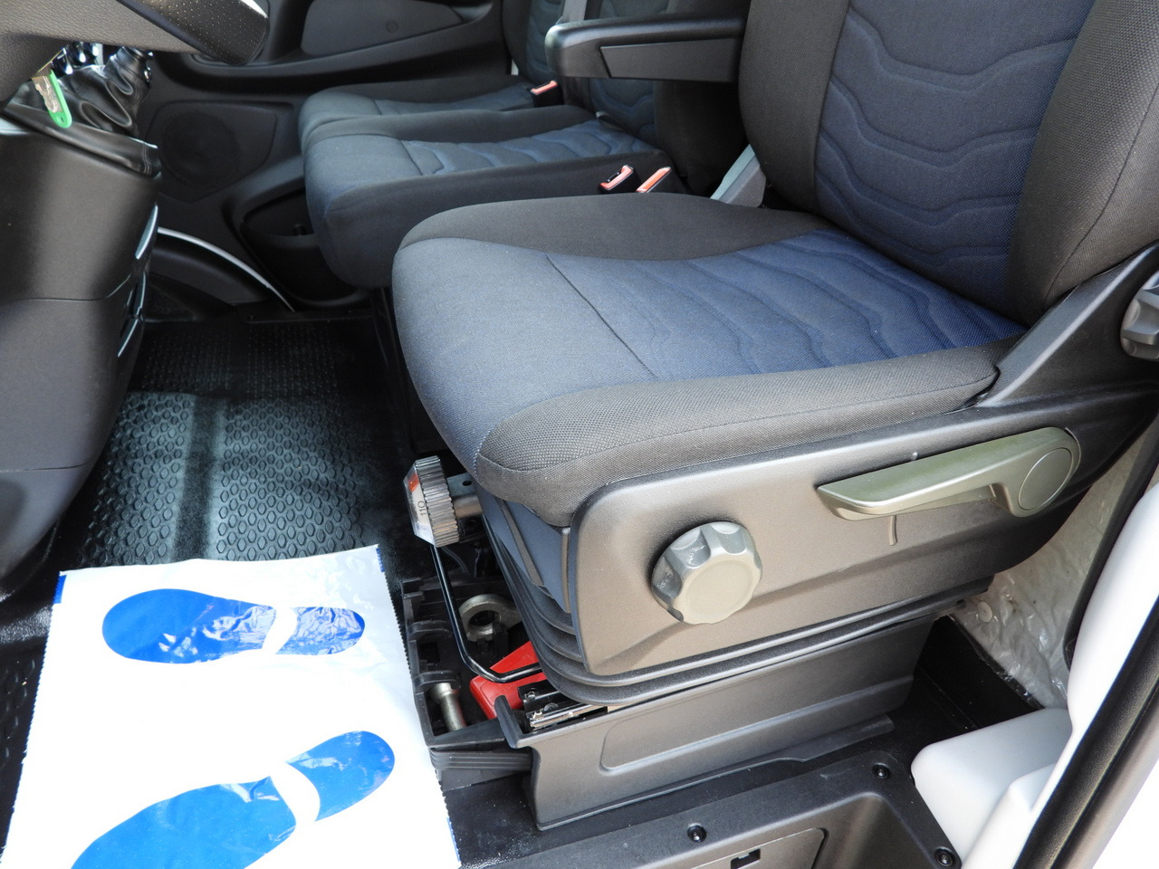 Utilitaire rideaux coulissants (PLSC) IVECO DAILY 35S18 TARPAULIN 10 PALLETS WEBASTO CRUISE CONTROL LED LIGHTS PNEUMATICS AIR CONDITIONING  180HP: photos 33