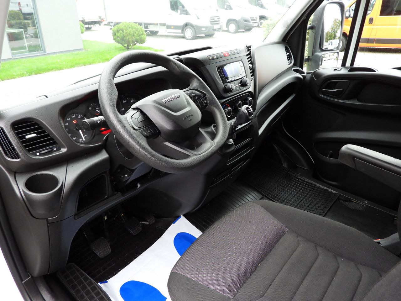 IVECO DAILY 35S18 TARPAULIN 10 PALLETS WEBASTO CRUISE CONTROL PNEUMATICS AIR CONDITIONING 180HP - Utilitaire rideaux coulissants (PLSC): photos 2 IVECO DAILY 35S18 TARPAULIN 10 PALLETS WEBASTO CRUISE CONTROL PNEUMATICS AIR CONDITIONING 180HP - Utilitaire rideaux coulissants (PLSC): photos 2