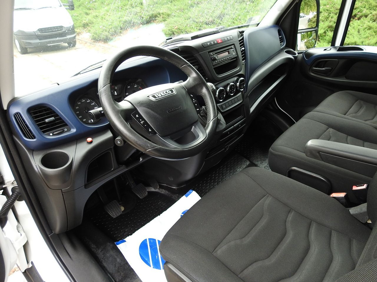 IVECO DAILY 35S18 TARPAULIN LIFT 8 PALLETS CRUISE CONTROL AIR CONDITIONING 180HP - Utilitaire rideaux coulissants (PLSC): photos 2 IVECO DAILY 35S18 TARPAULIN LIFT 8 PALLETS CRUISE CONTROL AIR CONDITIONING 180HP - Utilitaire rideaux coulissants (PLSC): photos 2