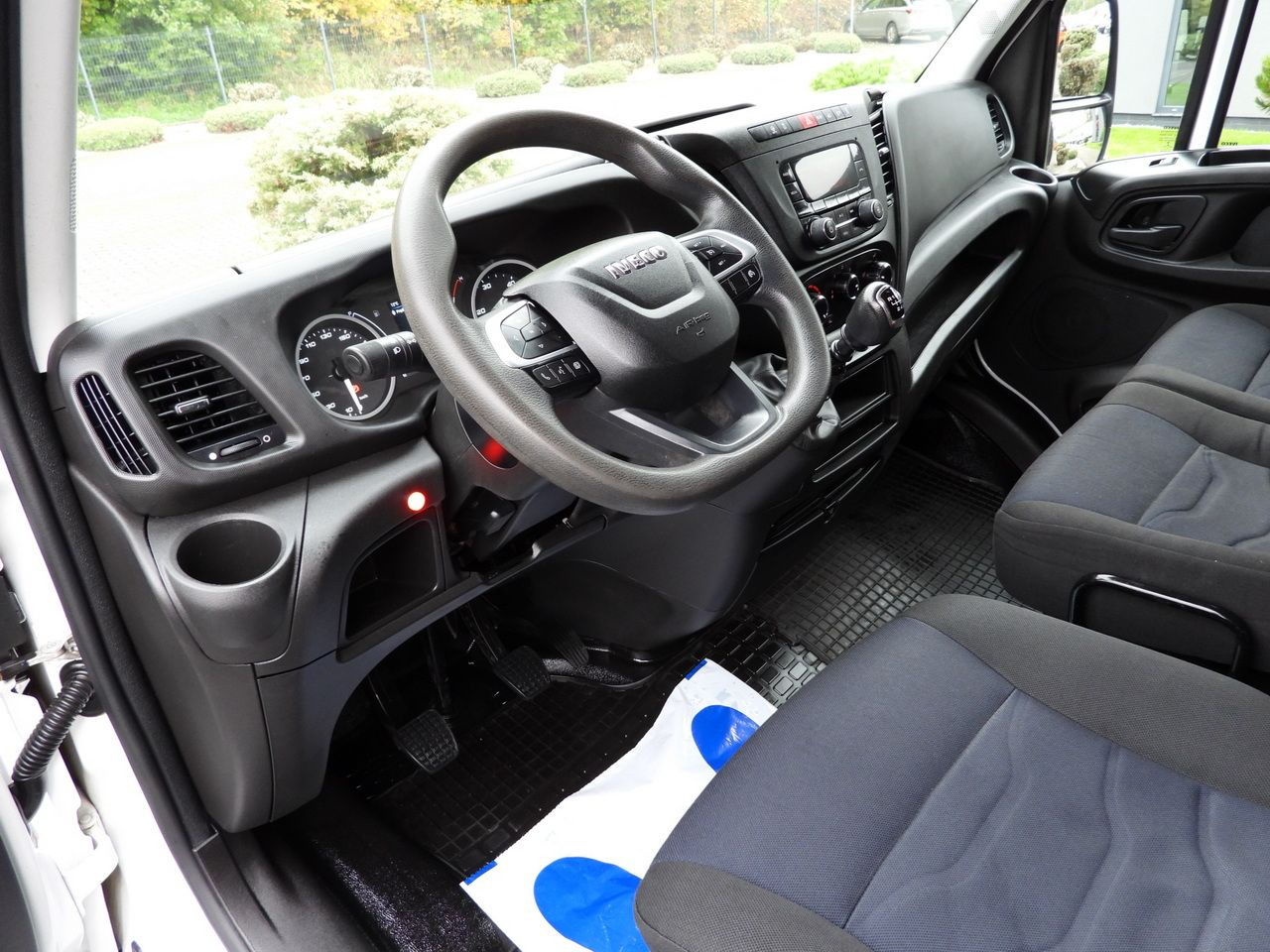 IVECO DAILY 35S18 TARPAULIN LIFT 8 PALLETS WEBASTO CRUISE CONTROL AIR CONDITIONING 180HP - Utilitaire rideaux coulissants (PLSC): photos 2 IVECO DAILY 35S18 TARPAULIN LIFT 8 PALLETS WEBASTO CRUISE CONTROL AIR CONDITIONING 180HP - Utilitaire rideaux coulissants (PLSC): photos 2