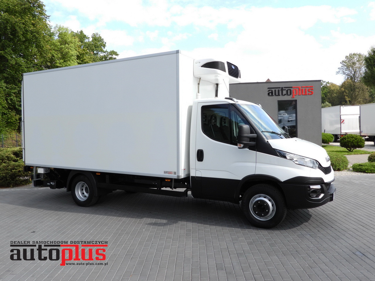 IVECO DAILY 70C17 REFRIGERATOR 1*C LIFT 10 PALLETS POWER SUPPLY 230V CRUISE CONTROL AIR CONDITIONING PNEUMATICS AUTOMATIC TRANSMISSION HI-MATIC TWIN WHEELS 170HP - Camion frigorifique: photos 1 IVECO DAILY 70C17 REFRIGERATOR 1*C LIFT 10 PALLETS POWER SUPPLY 230V CRUISE CONTROL AIR CONDITIONING PNEUMATICS AUTOMATIC TRANSMISSION HI-MATIC TWIN WHEELS 170HP - Camion frigorifique: photos 1