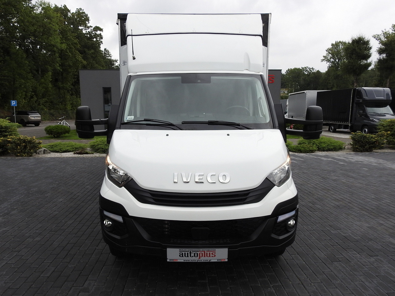 IVECO DAILY 70C18 TARPAULIN LIFT 12 PALLETS WEBASTO CRUISE CONTROL TWIN WHEELS AIR CONDITIONING 180HP - Camion à rideaux coulissants: photos 5 IVECO DAILY 70C18 TARPAULIN LIFT 12 PALLETS WEBASTO CRUISE CONTROL TWIN WHEELS AIR CONDITIONING 180HP - Camion à rideaux coulissants: photos 5