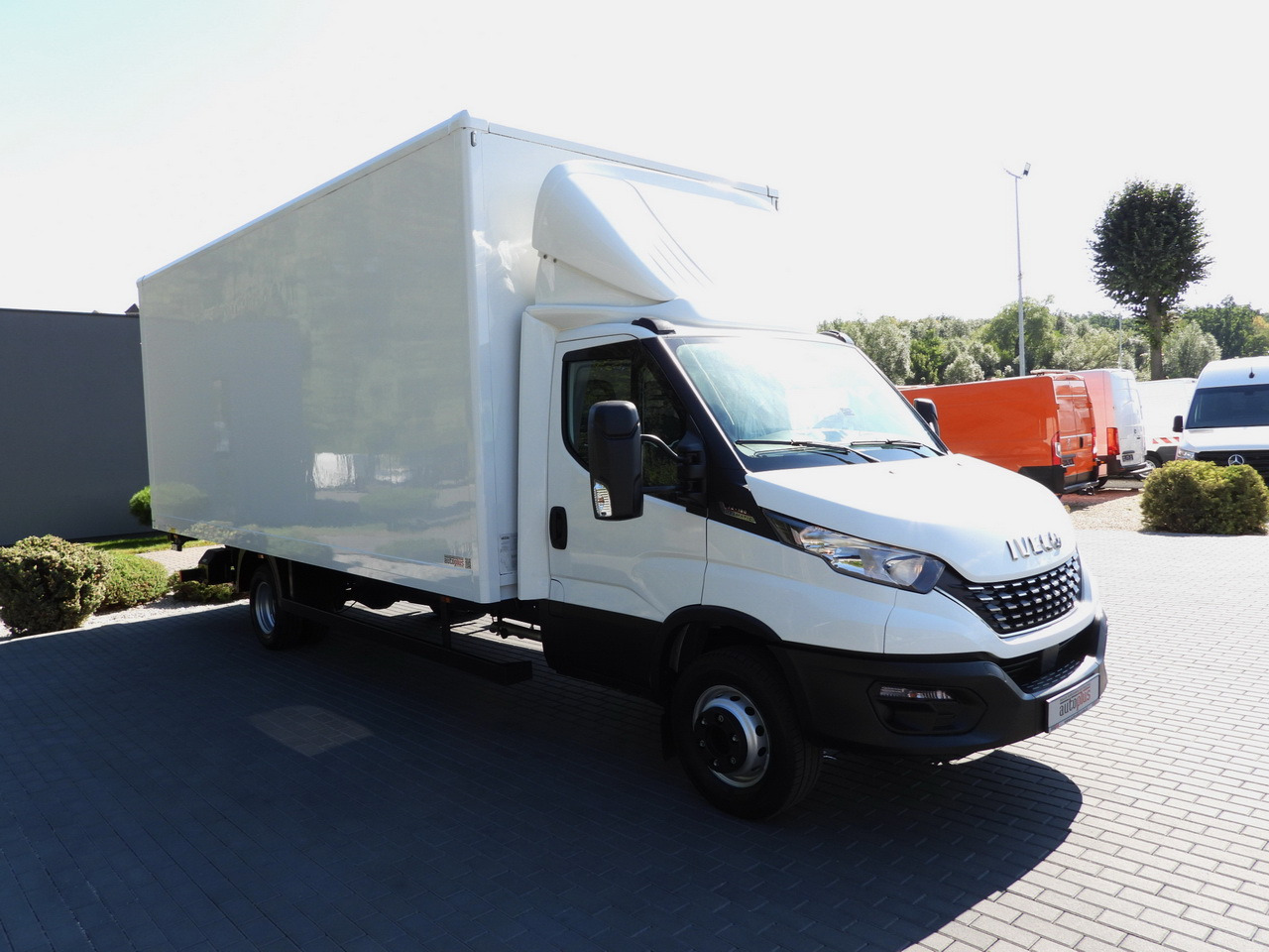 IVECO DAILY 72C18 LIFT 14 PALLETS CRUISE CONTROL PNEUMATICS AUTOMATIC TRANSMISSION HI-MATIC TWIN WHEELS AIR CONDITIONING 180HP - Camion fourgon: photos 4 IVECO DAILY 72C18 LIFT 14 PALLETS CRUISE CONTROL PNEUMATICS AUTOMATIC TRANSMISSION HI-MATIC TWIN WHEELS AIR CONDITIONING 180HP - Camion fourgon: photos 4