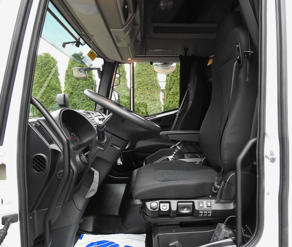 Crédit-bail de IVECO EUROCARGO 120-250 NEW TARPAULIN LIFT 18 PALLETS WEBASTO CRUISE CONTROL AIR CONDITIONING LED LIGHTS PNEUMATICS AUTOMATIC TRANSMISSION HI-MATIC 250HP IVECO EUROCARGO 120-250 NEW TARPAULIN LIFT 18 PALLETS WEBASTO CRUISE CONTROL AIR CONDITIONING LED LIGHTS PNEUMATICS AUTOMATIC TRANSMISSION HI-MATIC 250HP: photos 46