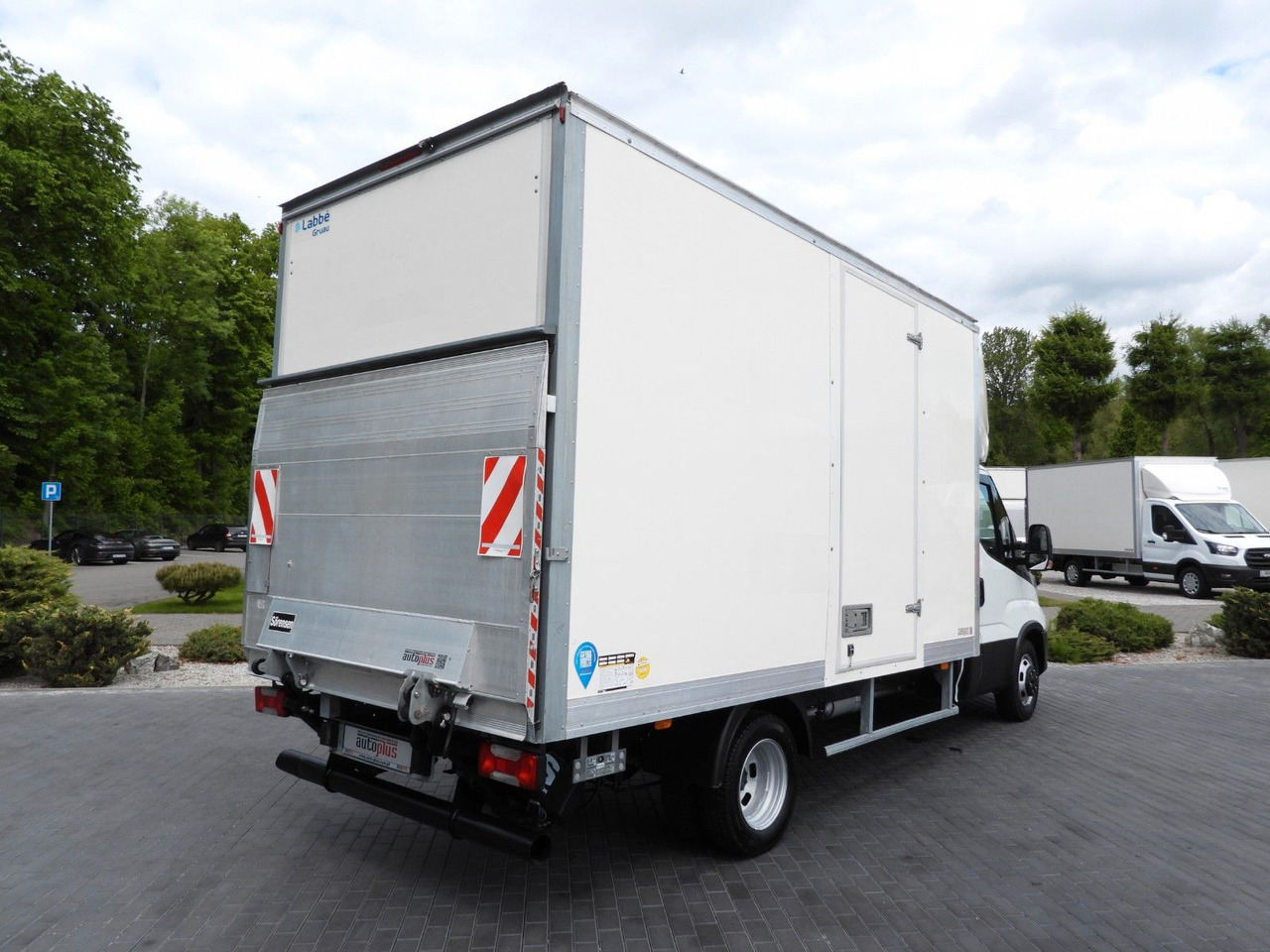 Iveco DAILY 35C16 KOFFER AUFZUG 8 PALETTEN TEMPOMAT Iveco DAILY 35C16 KOFFER AUFZUG 8 PALETTEN TEMPOMAT - Fourgon grand volume: photos 3 Iveco DAILY 35C16 KOFFER AUFZUG 8 PALETTEN TEMPOMAT Iveco DAILY 35C16 KOFFER AUFZUG 8 PALETTEN TEMPOMAT - Fourgon grand volume: photos 3