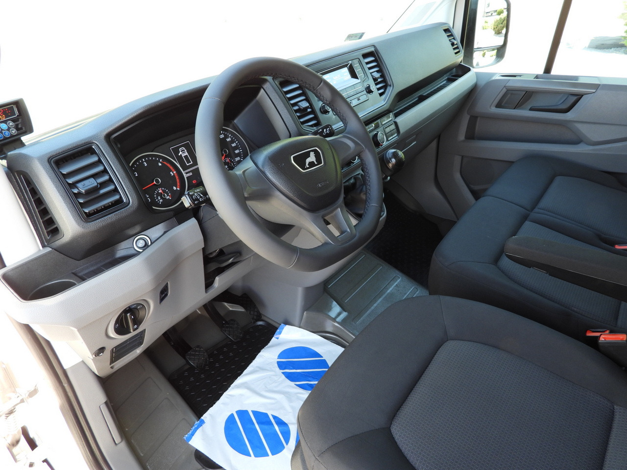 MAN TGE 3.140 REGRIGERATOR BOX -1*C 8 PALLETS HEATING FUNCTION CRUISE CONTROL PNEUMATICS AIR CONDITIONING 140HP - Utilitaire frigorifique: photos 2 MAN TGE 3.140 REGRIGERATOR BOX -1*C 8 PALLETS HEATING FUNCTION CRUISE CONTROL PNEUMATICS AIR CONDITIONING 140HP - Utilitaire frigorifique: photos 2