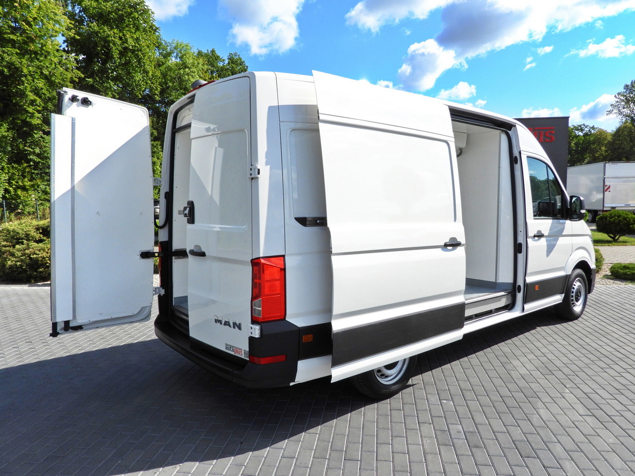 MAN TGE REFRIGERATOR VAN -5*C POWER SUPPLY 230V CRUISE CONTROL AUTOMATIC TRANSMISSION AIR CONDITIONING 180HP - Utilitaire frigorifique: photos 3 MAN TGE REFRIGERATOR VAN -5*C POWER SUPPLY 230V CRUISE CONTROL AUTOMATIC TRANSMISSION AIR CONDITIONING 180HP - Utilitaire frigorifique: photos 3