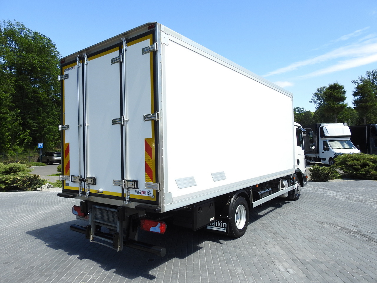 MAN TGL 10.180 REGRIGERATOR BOX -20*C 11 PALLETS POWER SUPPLY 230V AIR CONDITIONING PNEUMATICS TWIN WHEELS 180HP - Camion frigorifique: photos 3 MAN TGL 10.180 REGRIGERATOR BOX -20*C 11 PALLETS POWER SUPPLY 230V AIR CONDITIONING PNEUMATICS TWIN WHEELS 180HP - Camion frigorifique: photos 3