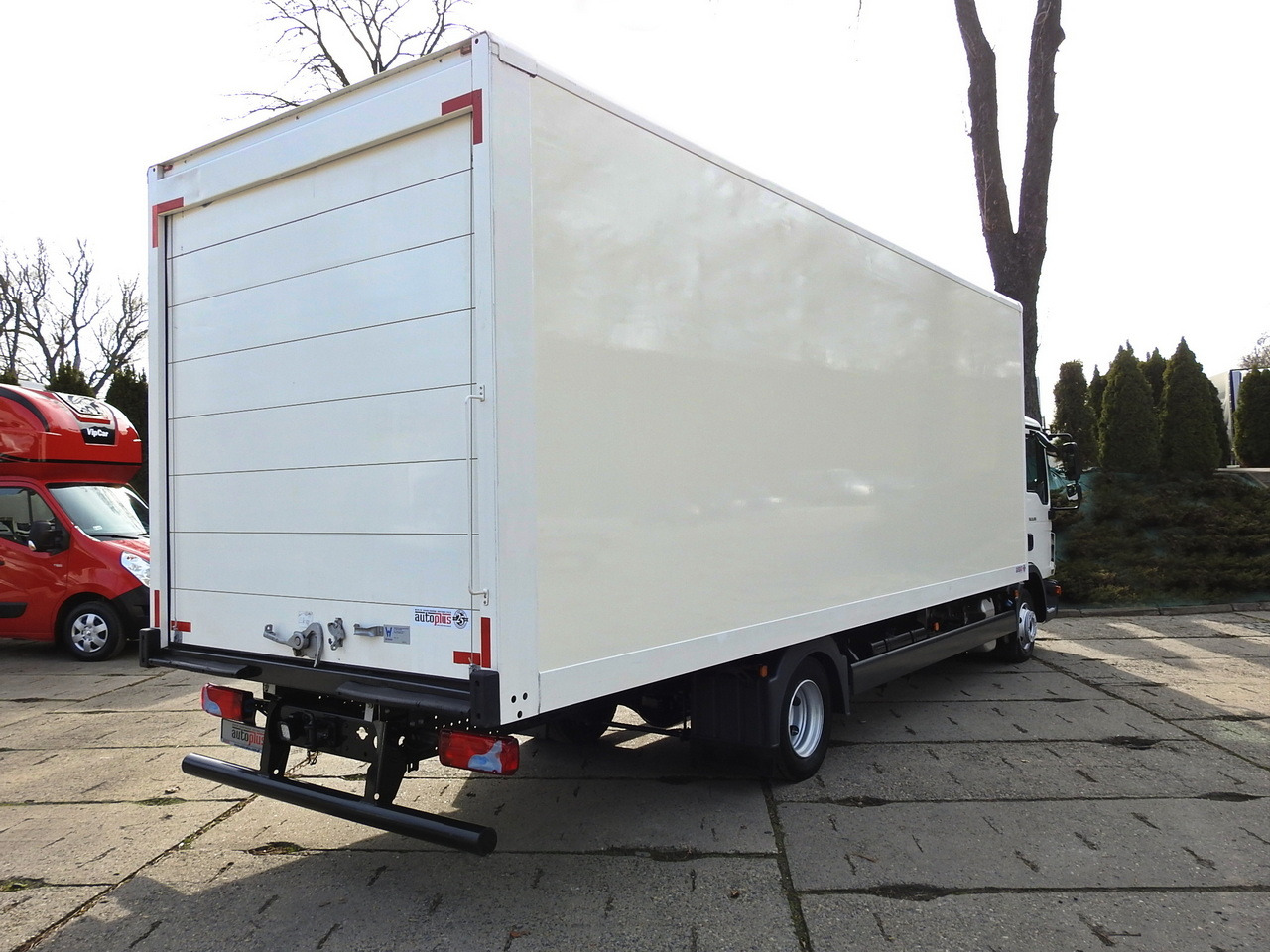 MAN TGL 8.18 BOX 16 PALLETS CRUISE CONTROL TWIN WHEELS  180HP - Fourgon grand volume: photos 3 MAN TGL 8.18 BOX 16 PALLETS CRUISE CONTROL TWIN WHEELS  180HP - Fourgon grand volume: photos 3