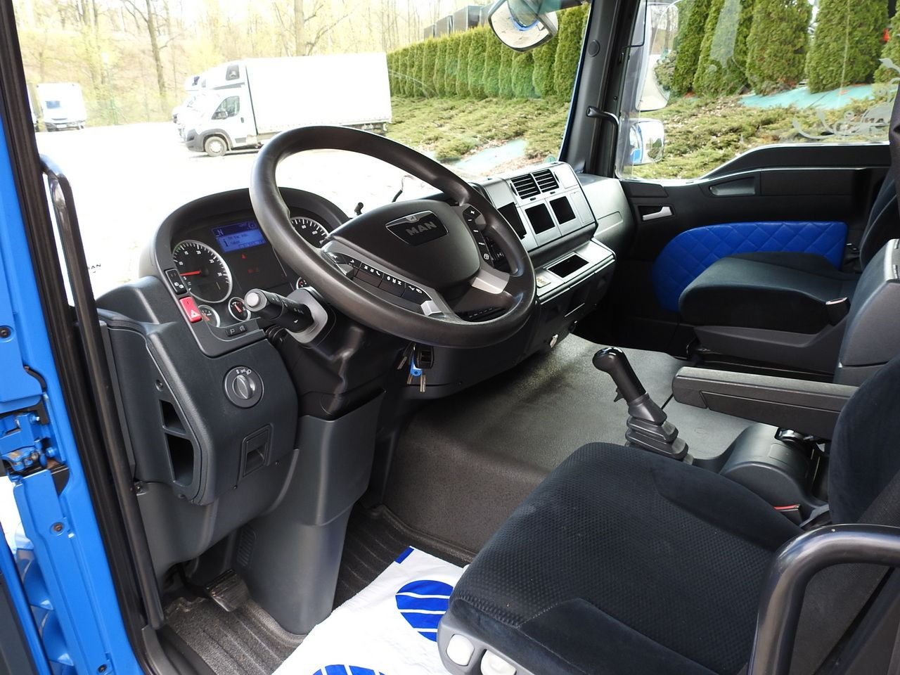MAN TGM 15.290 TARPAULIN LIFT 18 PALLETS CRUISE CONTROL TWIN WHEELS AIR CONDITIONING 290HP - Camion à rideaux coulissants: photos 2 MAN TGM 15.290 TARPAULIN LIFT 18 PALLETS CRUISE CONTROL TWIN WHEELS AIR CONDITIONING 290HP - Camion à rideaux coulissants: photos 2