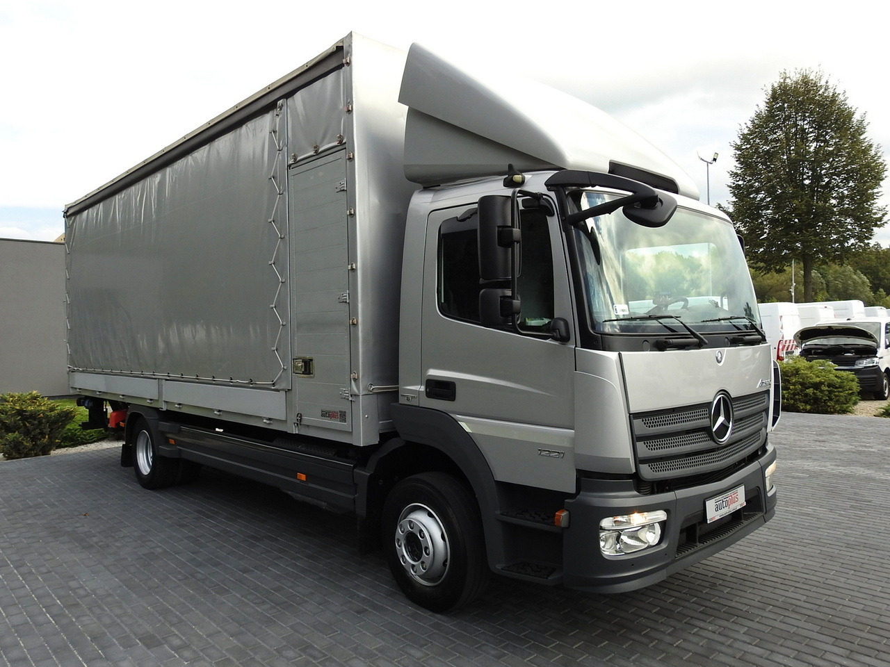 MERCEDES ATEGO 1221 TARPAULIN LIFT 16 PALLETS WEBASTO AIR CONDITIONING PNEUMATICS TWIN WHEELS 230HP - Camion à rideaux coulissants: photos 4 MERCEDES ATEGO 1221 TARPAULIN LIFT 16 PALLETS WEBASTO AIR CONDITIONING PNEUMATICS TWIN WHEELS 230HP - Camion à rideaux coulissants: photos 4