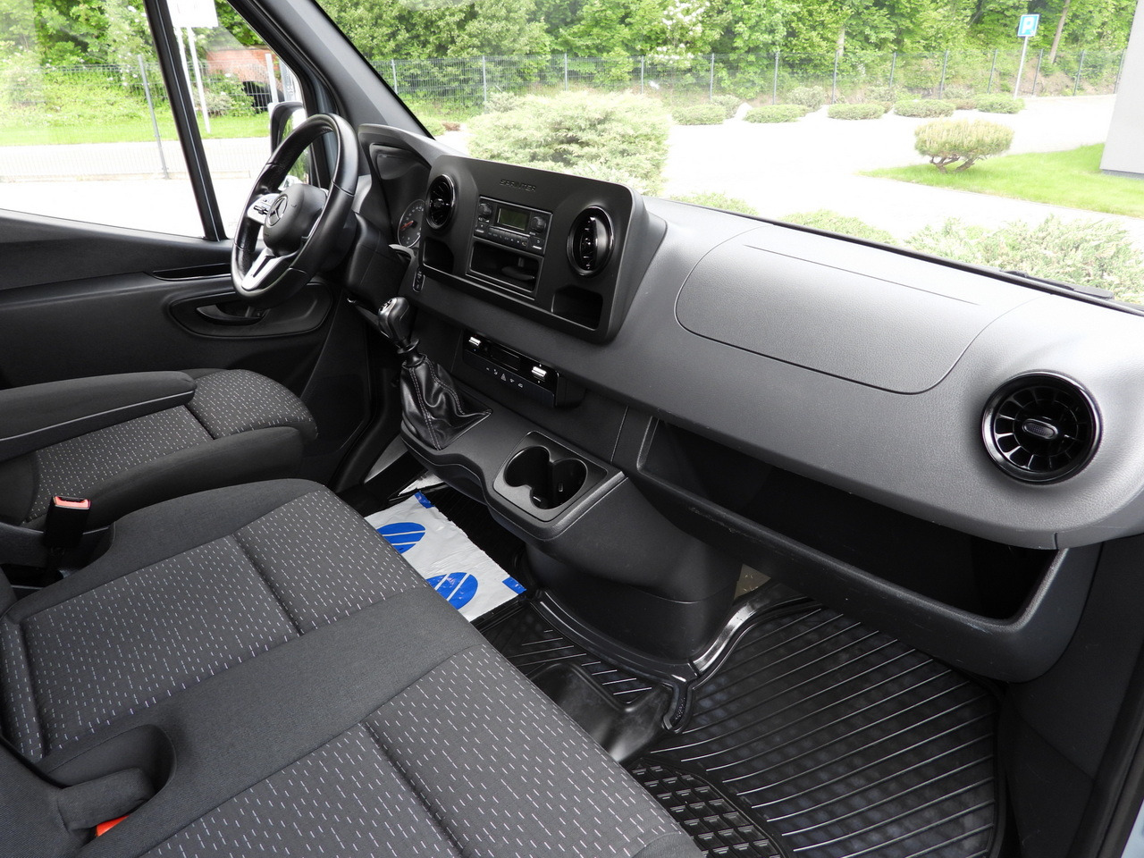 Utilitaire plateau MERCEDES SPRINTER 315 STAKE BODY 8 PALLETS CRUISE CONTROL AIR CONDITIONING  150HP: photos 37