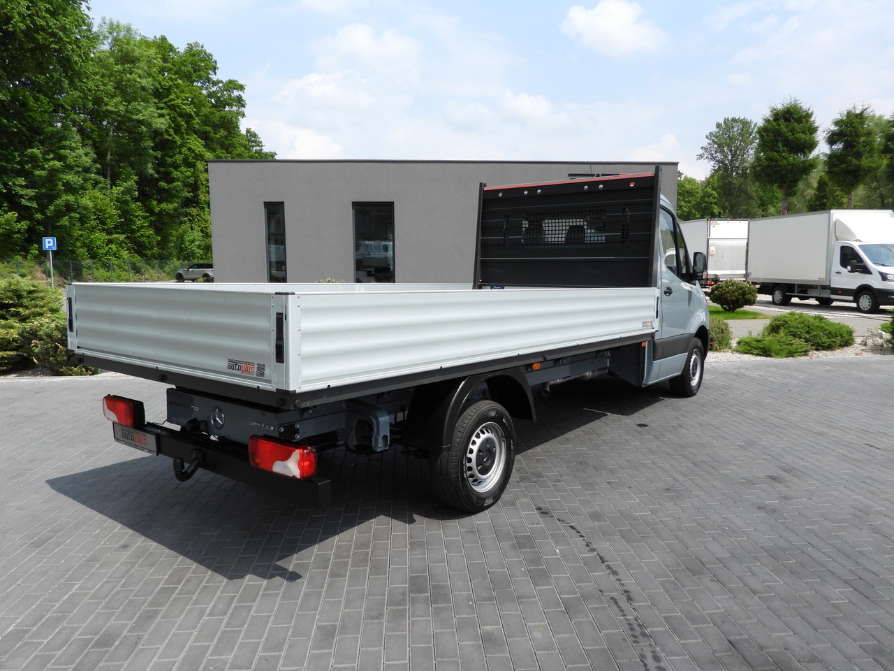 MERCEDES SPRINTER 315 STAKE BODY 8 PALLETS CRUISE CONTROL AIR CONDITIONING 150HP - Utilitaire plateau: photos 3 MERCEDES SPRINTER 315 STAKE BODY 8 PALLETS CRUISE CONTROL AIR CONDITIONING 150HP - Utilitaire plateau: photos 3