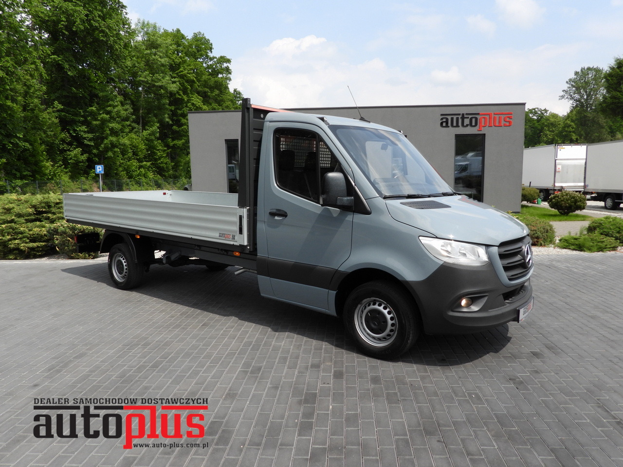 MERCEDES SPRINTER 315 STAKE BODY 8 PALLETS CRUISE CONTROL AIR CONDITIONING 150HP - Utilitaire plateau: photos 1 MERCEDES SPRINTER 315 STAKE BODY 8 PALLETS CRUISE CONTROL AIR CONDITIONING 150HP - Utilitaire plateau: photos 1