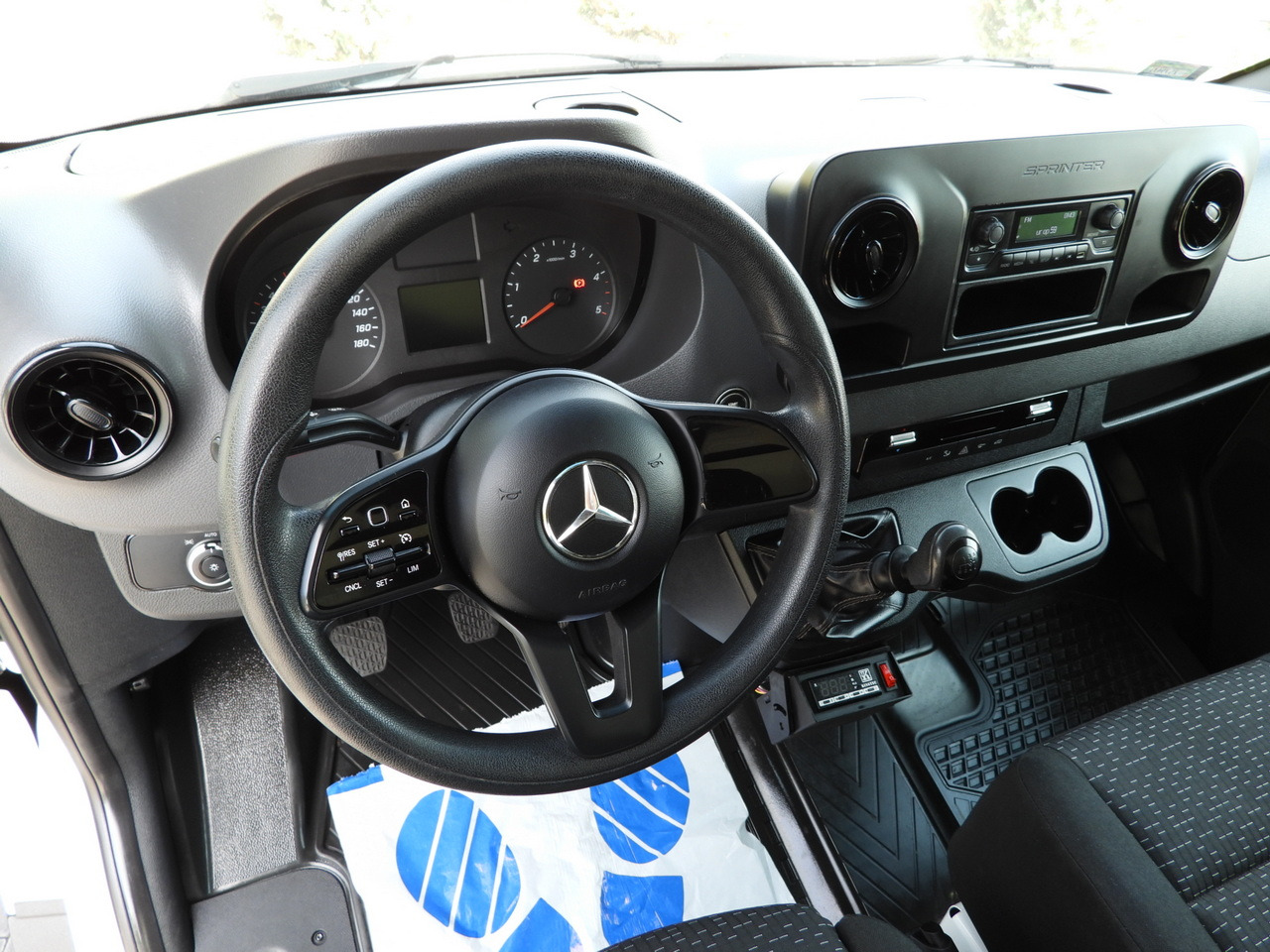 MERCEDES SPRINTER 316 REGRIGERATOR BOX 0*C LIFT 8 PALLETS CRUISE CONTROL PNEUMATICS AIR CONDITIONING 160HP - Utilitaire frigorifique: photos 2 MERCEDES SPRINTER 316 REGRIGERATOR BOX 0*C LIFT 8 PALLETS CRUISE CONTROL PNEUMATICS AIR CONDITIONING 160HP - Utilitaire frigorifique: photos 2