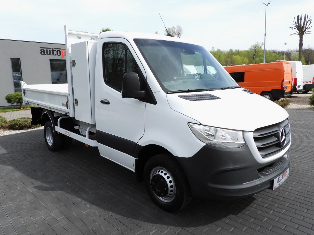MERCEDES SPRINTER 516 TIPPER CRUISE CONTROL TWIN WHEELS AIR CONDITIONING  160HP - Utilitaire benne: photos 4 MERCEDES SPRINTER 516 TIPPER CRUISE CONTROL TWIN WHEELS AIR CONDITIONING  160HP - Utilitaire benne: photos 4