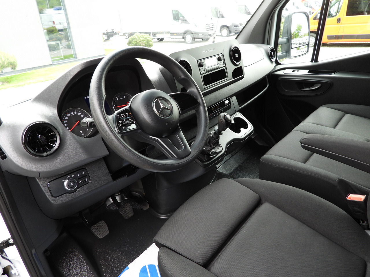 MERCEDES SPRINTER 519 TARPAULIN 8 PALLETS WEBASTO CRUISE CONTROL TWIN WHEELS AIR CONDITIONING 190HP - Utilitaire rideaux coulissants (PLSC): photos 2 MERCEDES SPRINTER 519 TARPAULIN 8 PALLETS WEBASTO CRUISE CONTROL TWIN WHEELS AIR CONDITIONING 190HP - Utilitaire rideaux coulissants (PLSC): photos 2