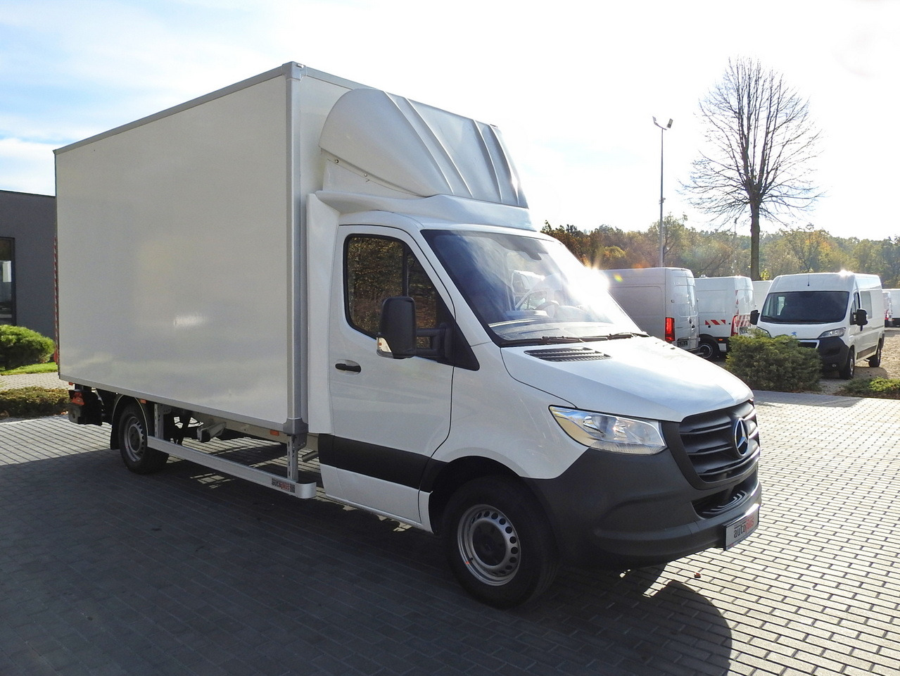 MERCEDES SPRINTER BOX LIFT 8 PALLETS AIR CONDITIONING  150HP - Fourgon grand volume: photos 4 MERCEDES SPRINTER BOX LIFT 8 PALLETS AIR CONDITIONING  150HP - Fourgon grand volume: photos 4