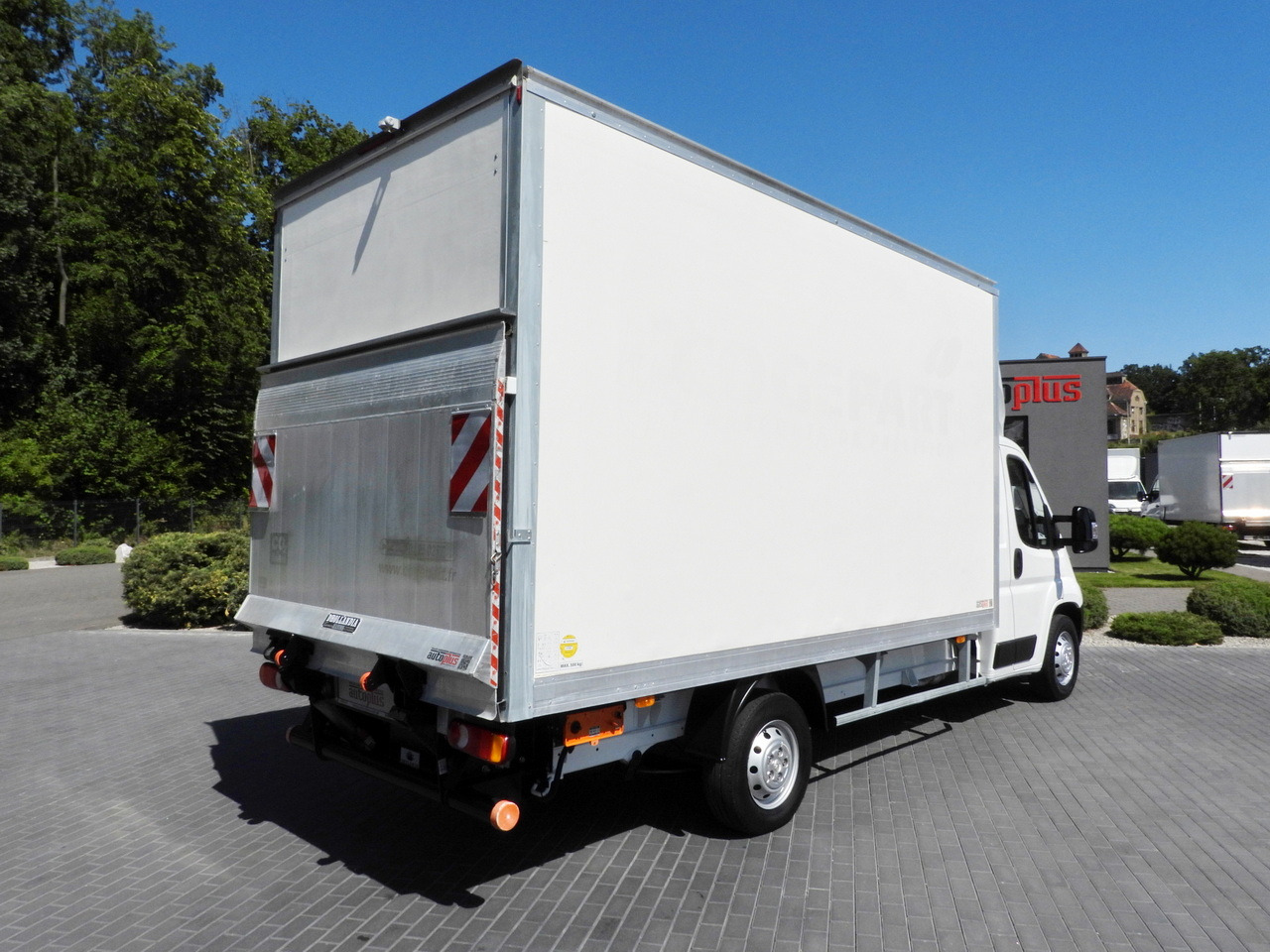 PEUGEOT BOXER BOX LIFT 8 PALLETS CRUISE CONTROL AIR CONDITIONING  130HP - Fourgon grand volume: photos 3 PEUGEOT BOXER BOX LIFT 8 PALLETS CRUISE CONTROL AIR CONDITIONING  130HP - Fourgon grand volume: photos 3