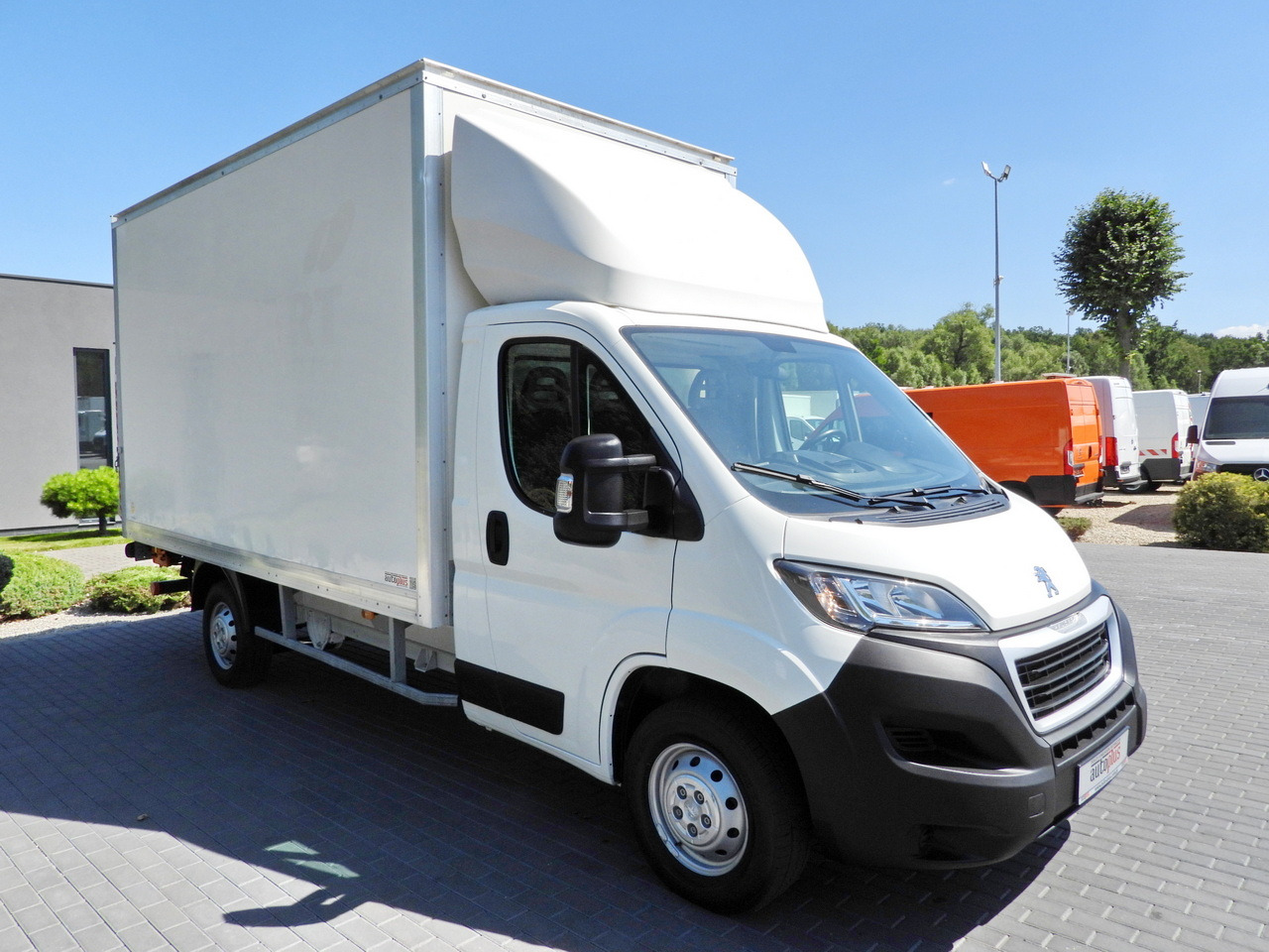 PEUGEOT BOXER BOX LIFT 8 PALLETS CRUISE CONTROL AIR CONDITIONING  130HP - Fourgon grand volume: photos 4 PEUGEOT BOXER BOX LIFT 8 PALLETS CRUISE CONTROL AIR CONDITIONING  130HP - Fourgon grand volume: photos 4