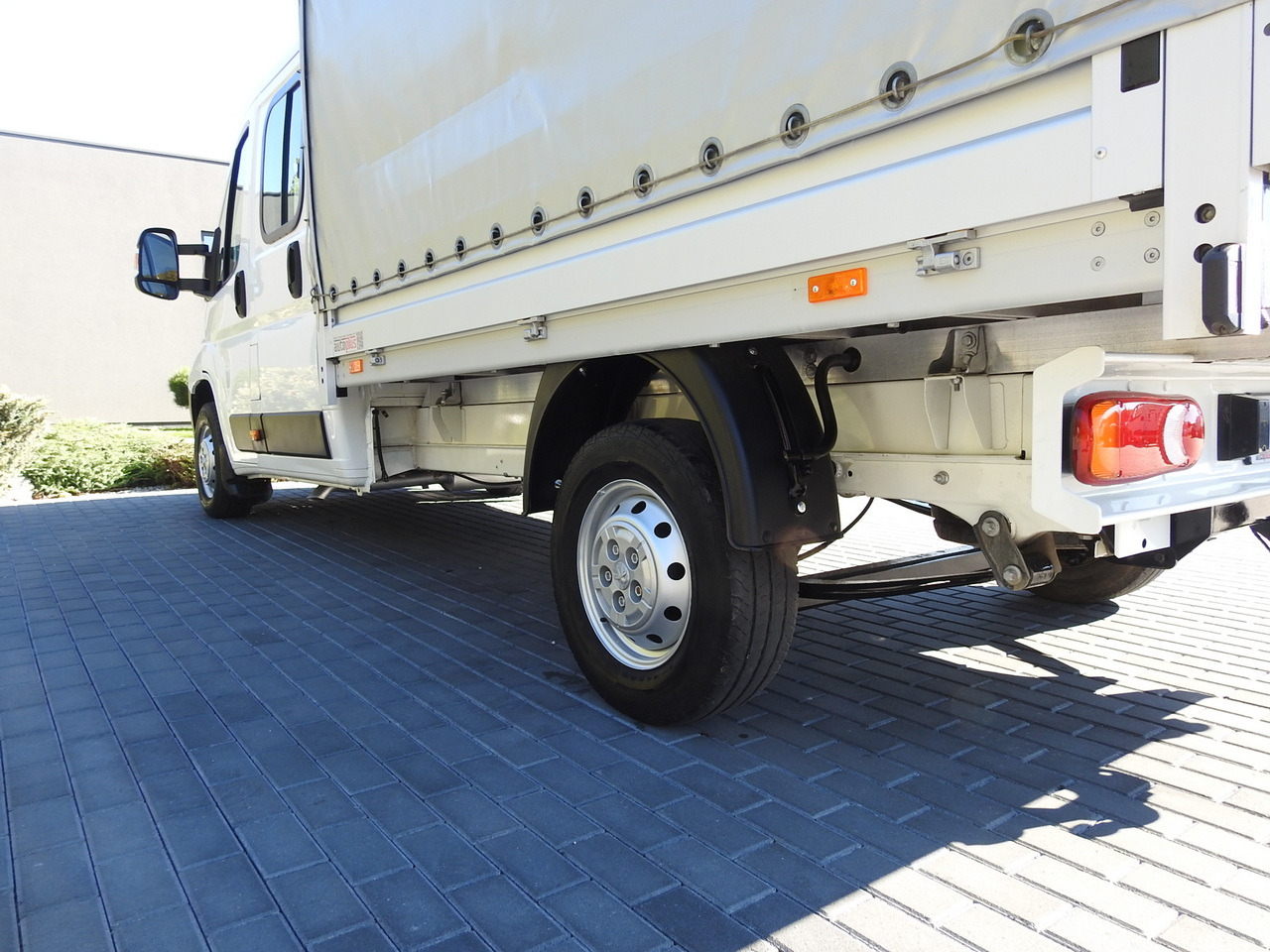 Utilitaire plateau PEUGEOT BOXER STAKE BODY DOUBLE CABIN DOKA 7 SEATS AIR CONDITIONING  140HP: photos 15
