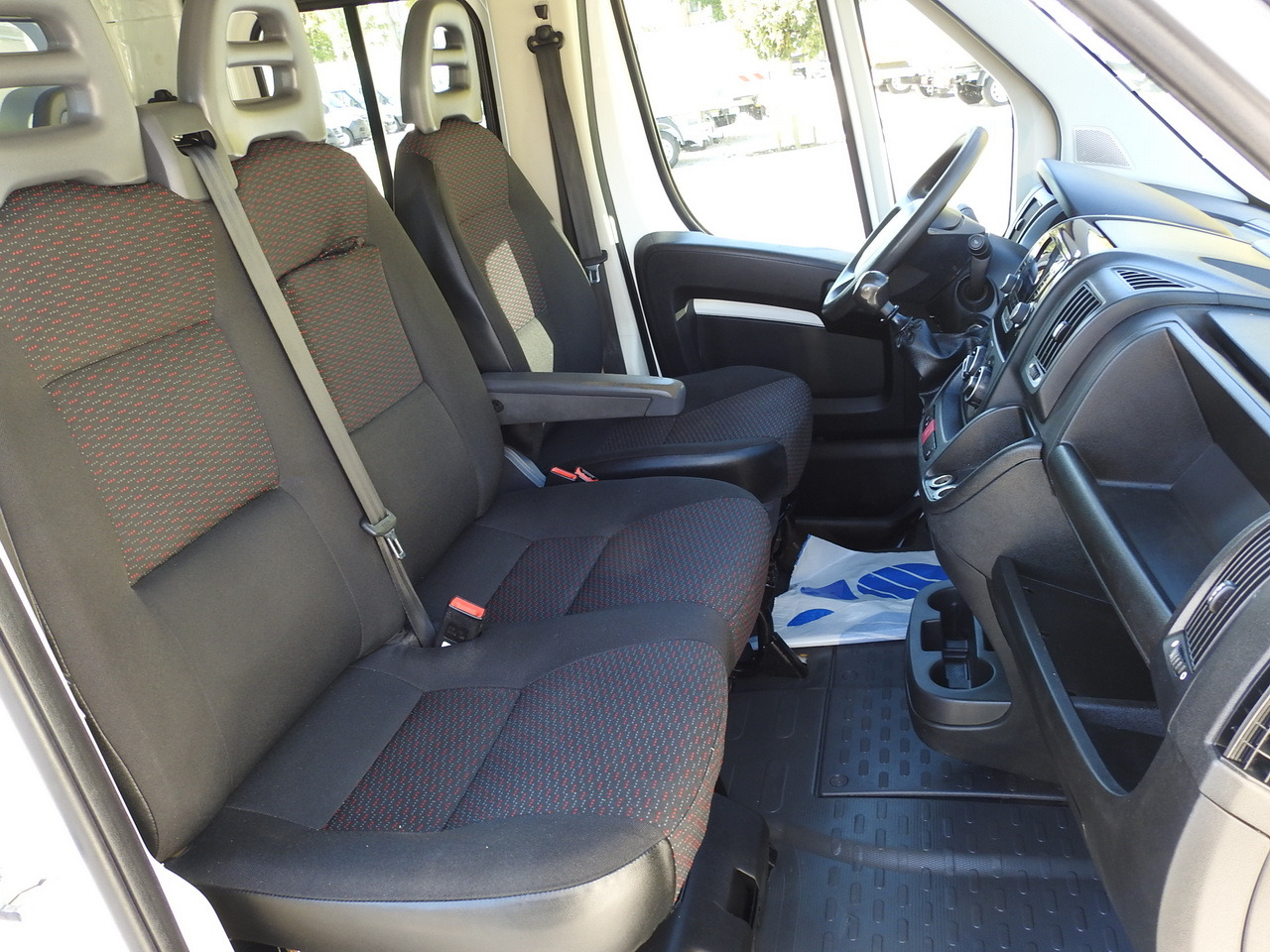 Utilitaire plateau PEUGEOT BOXER STAKE BODY DOUBLE CABIN DOKA 7 SEATS AIR CONDITIONING  140HP: photos 40