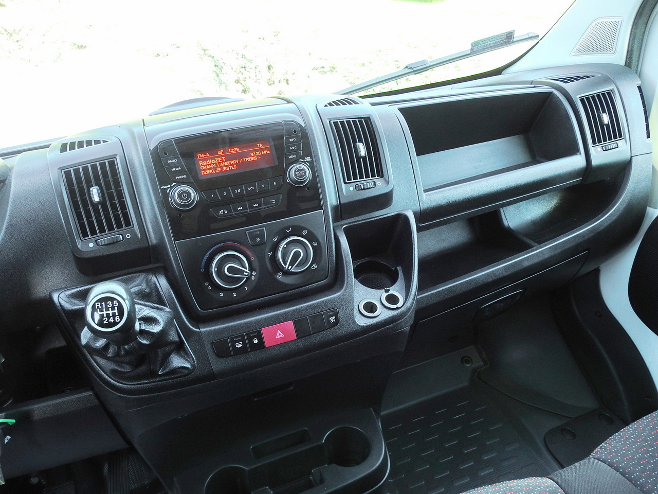 Utilitaire plateau PEUGEOT BOXER STAKE BODY DOUBLE CABIN DOKA 7 SEATS AIR CONDITIONING  140HP: photos 33