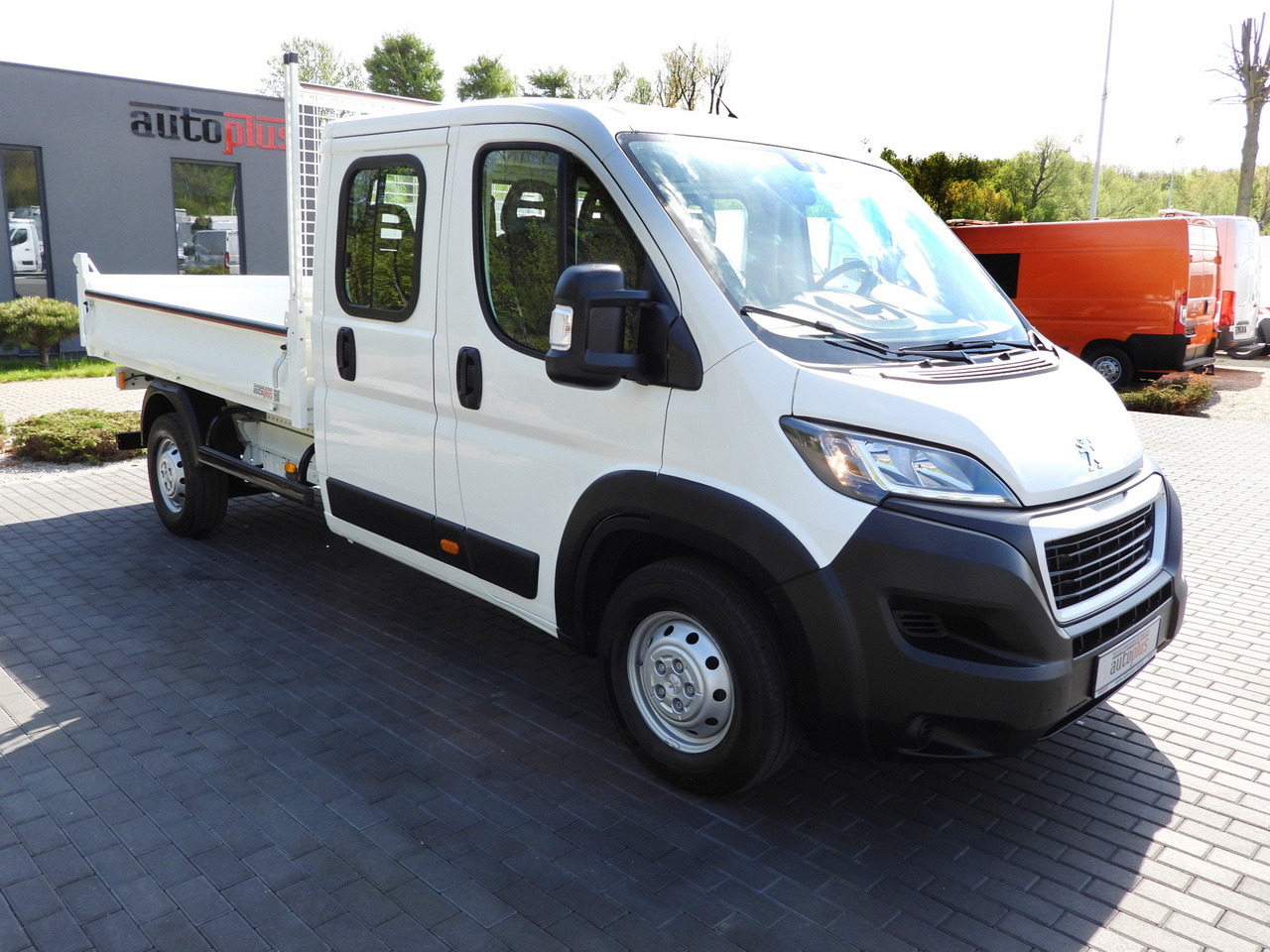 PEUGEOT BOXER  TIPPER DOUBLE CABIN DOKA 7 SEATS CRUISE CONTROL AIR CONDITIONING  140HP - Utilitaire benne: photos 4 PEUGEOT BOXER  TIPPER DOUBLE CABIN DOKA 7 SEATS CRUISE CONTROL AIR CONDITIONING  140HP - Utilitaire benne: photos 4