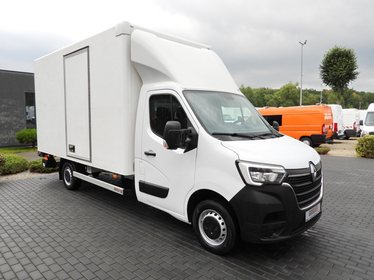 RENAULT MASTER BOX LIFT 8 PALLETS CRUISE CONTROL LED LIGHTS AIR CONDITIONING  145HP - Fourgon grand volume: photos 4 RENAULT MASTER BOX LIFT 8 PALLETS CRUISE CONTROL LED LIGHTS AIR CONDITIONING  145HP - Fourgon grand volume: photos 4