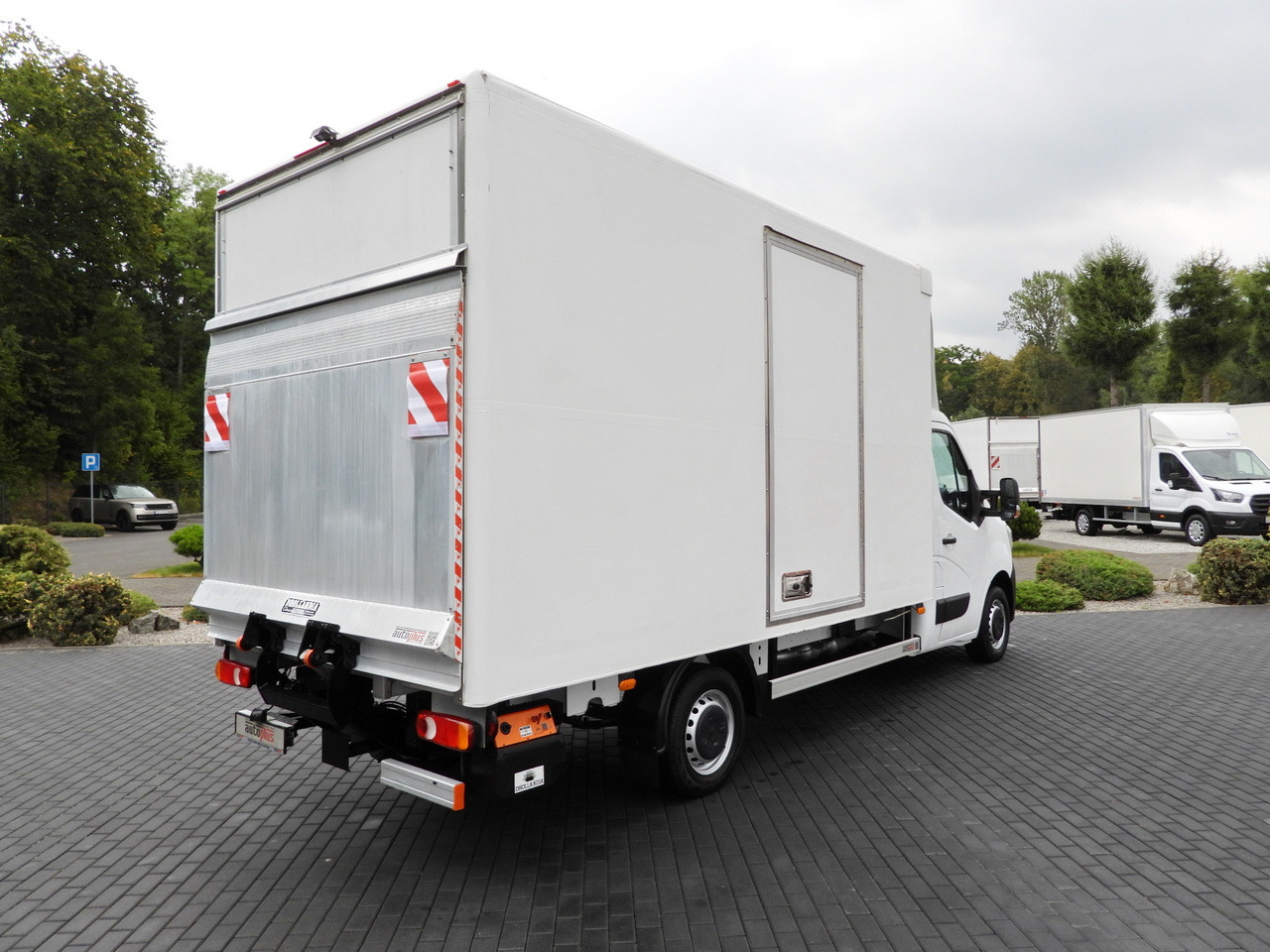 RENAULT MASTER BOX LIFT 8 PALLETS CRUISE CONTROL LED LIGHTS AIR CONDITIONING 145HP - Fourgon grand volume: photos 3 RENAULT MASTER BOX LIFT 8 PALLETS CRUISE CONTROL LED LIGHTS AIR CONDITIONING 145HP - Fourgon grand volume: photos 3
