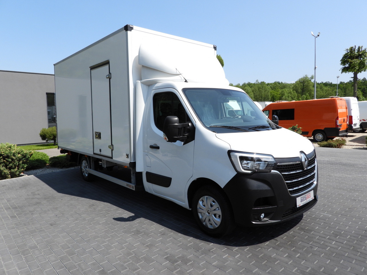 RENAULT MASTER  BOX LIFT 8 PALLETS CRUISE CONTROL LED LIGHTS AIR CONDITIONING  165HP - Fourgon grand volume: photos 4 RENAULT MASTER  BOX LIFT 8 PALLETS CRUISE CONTROL LED LIGHTS AIR CONDITIONING  165HP - Fourgon grand volume: photos 4