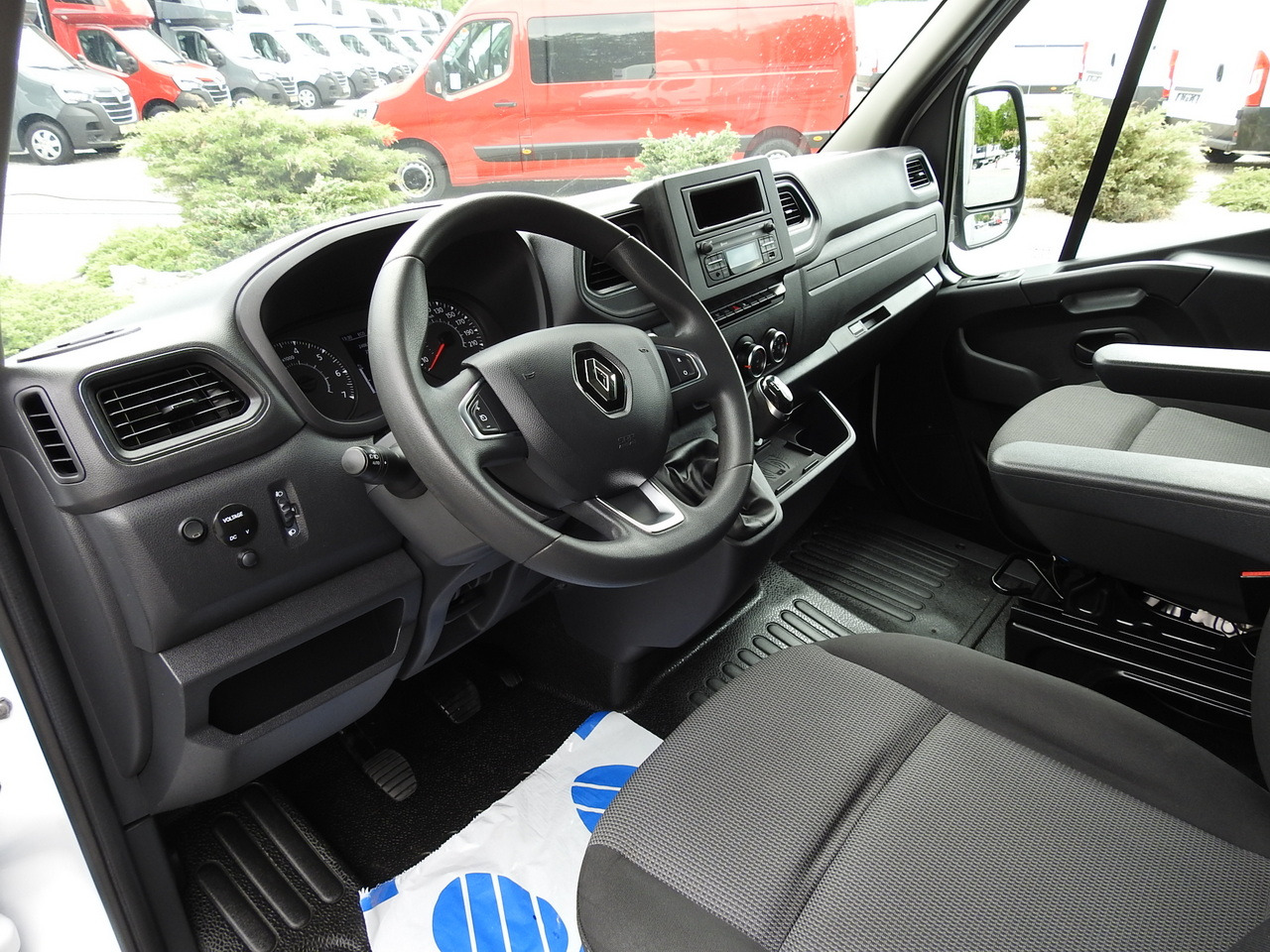 RENAULT MASTER TARPAULIN 10 PALLETS WEBASTO CRUISE CONTROL AIR CONDITIONING LED LIGHTS 165HP - Utilitaire rideaux coulissants (PLSC): photos 2 RENAULT MASTER TARPAULIN 10 PALLETS WEBASTO CRUISE CONTROL AIR CONDITIONING LED LIGHTS 165HP - Utilitaire rideaux coulissants (PLSC): photos 2