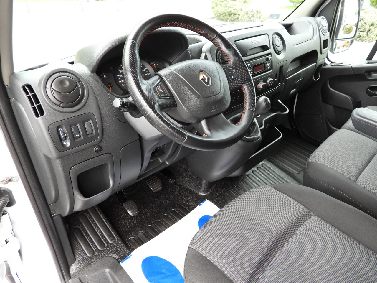 RENAULT MASTER TARPAULIN 10 PALLETS WEBASTO CRUISE CONTROL PNEUMATICS AIR CONDITIONING 170HP - Utilitaire rideaux coulissants (PLSC): photos 2 RENAULT MASTER TARPAULIN 10 PALLETS WEBASTO CRUISE CONTROL PNEUMATICS AIR CONDITIONING 170HP - Utilitaire rideaux coulissants (PLSC): photos 2