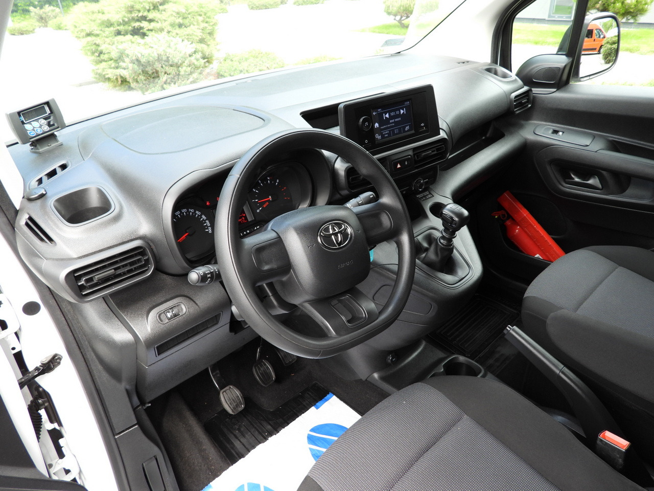 TOYOTA PROACE CITY  REFRIGERATOR VAN -15*C POWER SUPPLY 230V CRUISE CONTROL AIR CONDITIONING  100HP - Utilitaire frigorifique: photos 2 TOYOTA PROACE CITY  REFRIGERATOR VAN -15*C POWER SUPPLY 230V CRUISE CONTROL AIR CONDITIONING  100HP - Utilitaire frigorifique: photos 2