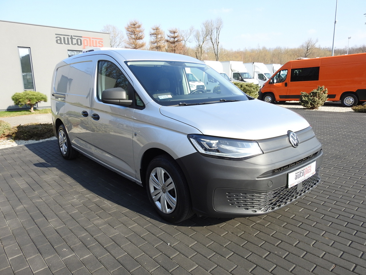 VOLKSWAGEN CADDY REFRIGERATOR VAN -20*C HEATING FUNCTION POWER SUPPLY 230V CRUISE CONTROL LED LIGHTS AIR CONDITIONING 100HP - Utilitaire frigorifique: photos 4 VOLKSWAGEN CADDY REFRIGERATOR VAN -20*C HEATING FUNCTION POWER SUPPLY 230V CRUISE CONTROL LED LIGHTS AIR CONDITIONING 100HP - Utilitaire frigorifique: photos 4